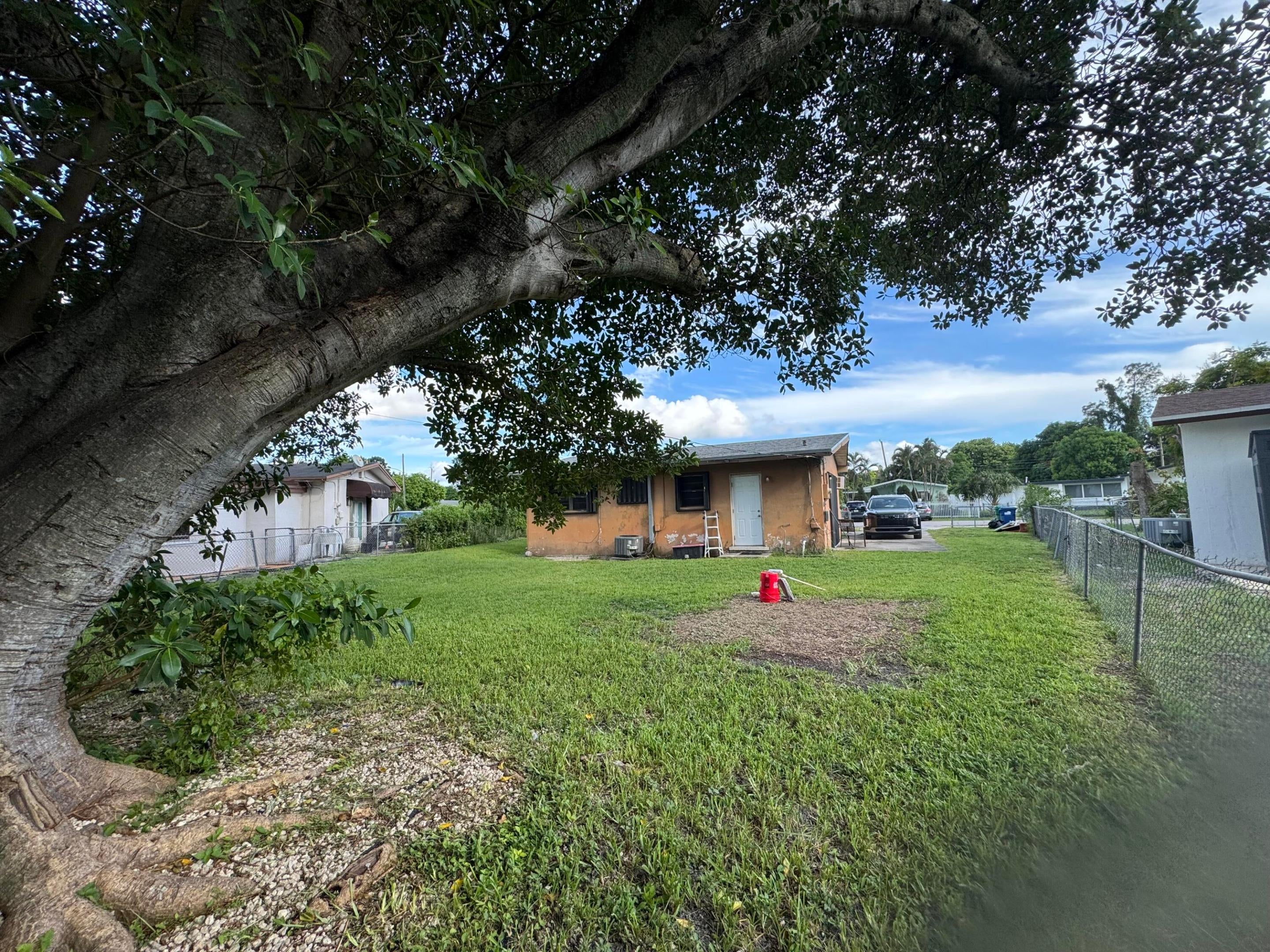 555 HAREM Avenue