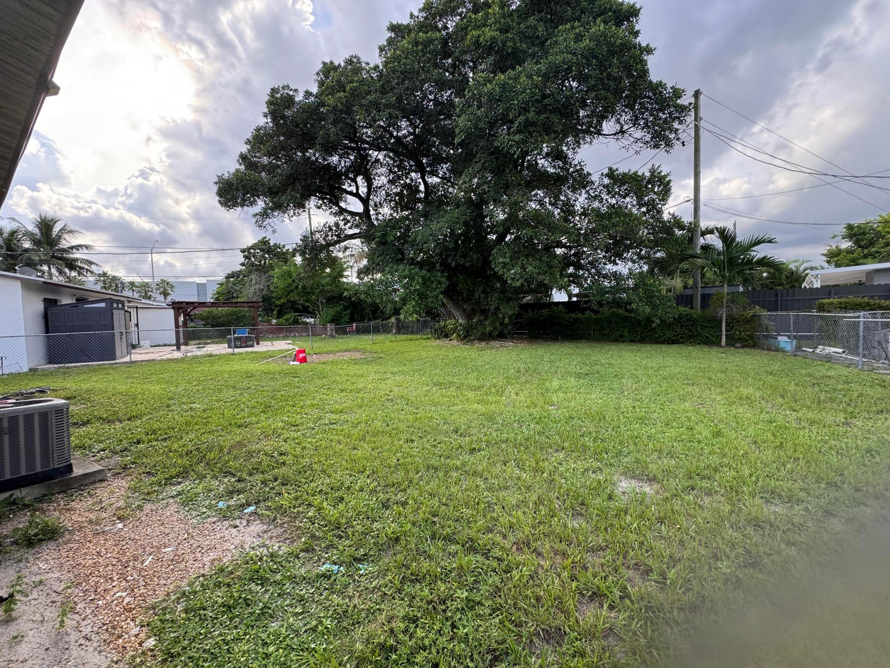 555 HAREM Avenue