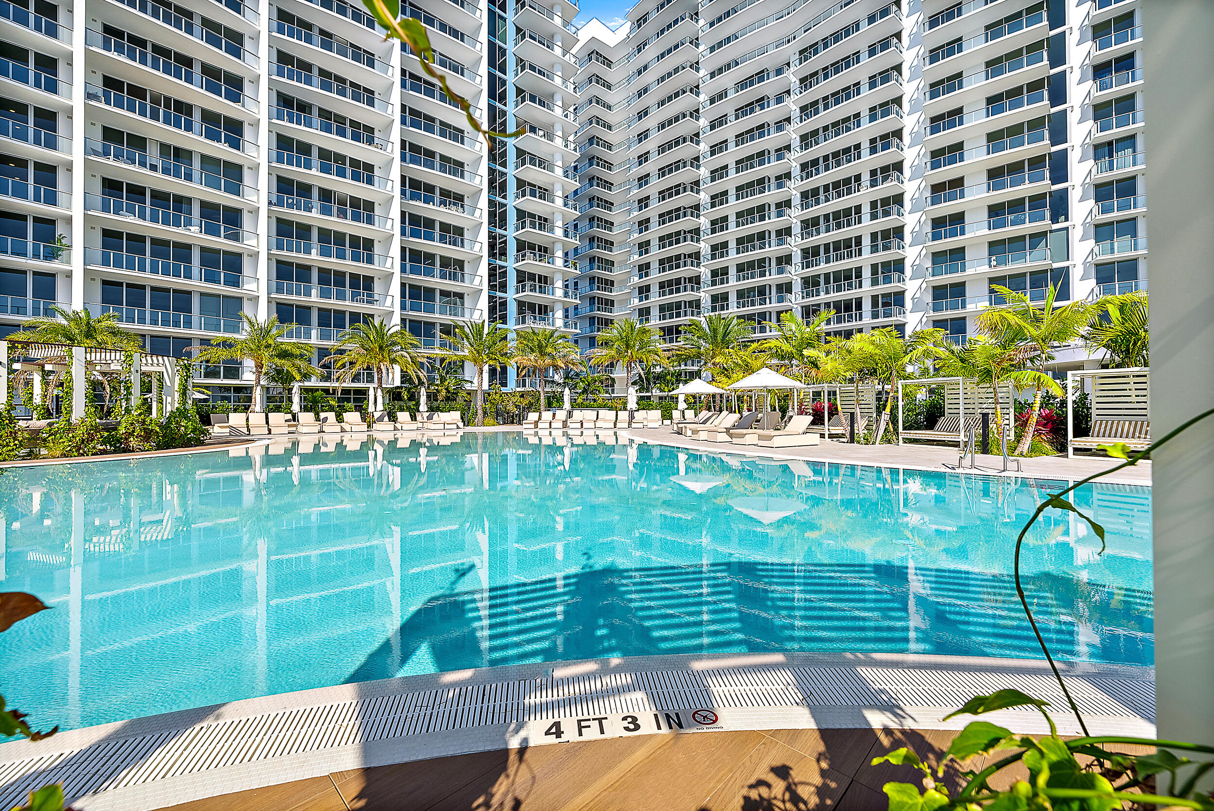 220 Lake Shore Drive N-1521