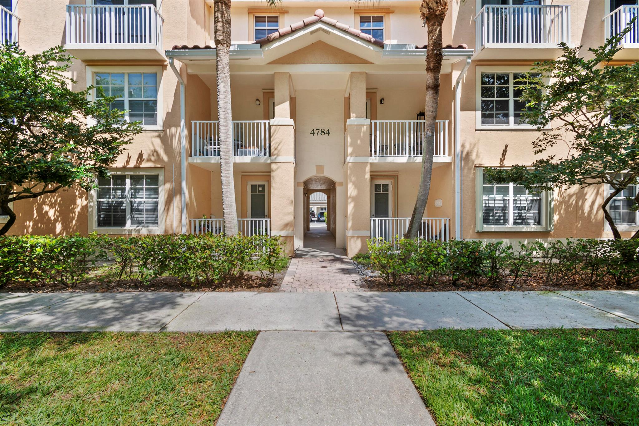 VILLAGE AT ABACOA CONDO - Residential