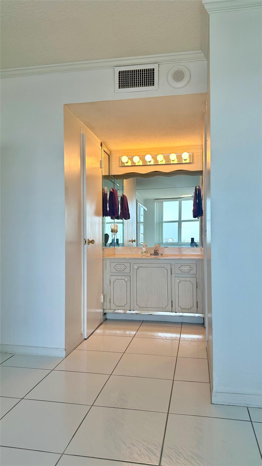WARWICK CONDO - Residential