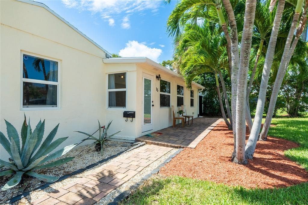 Photo of 15 SE 13th Avenue, Pompano Beach, FL 33060 (MLS # F10535842)
