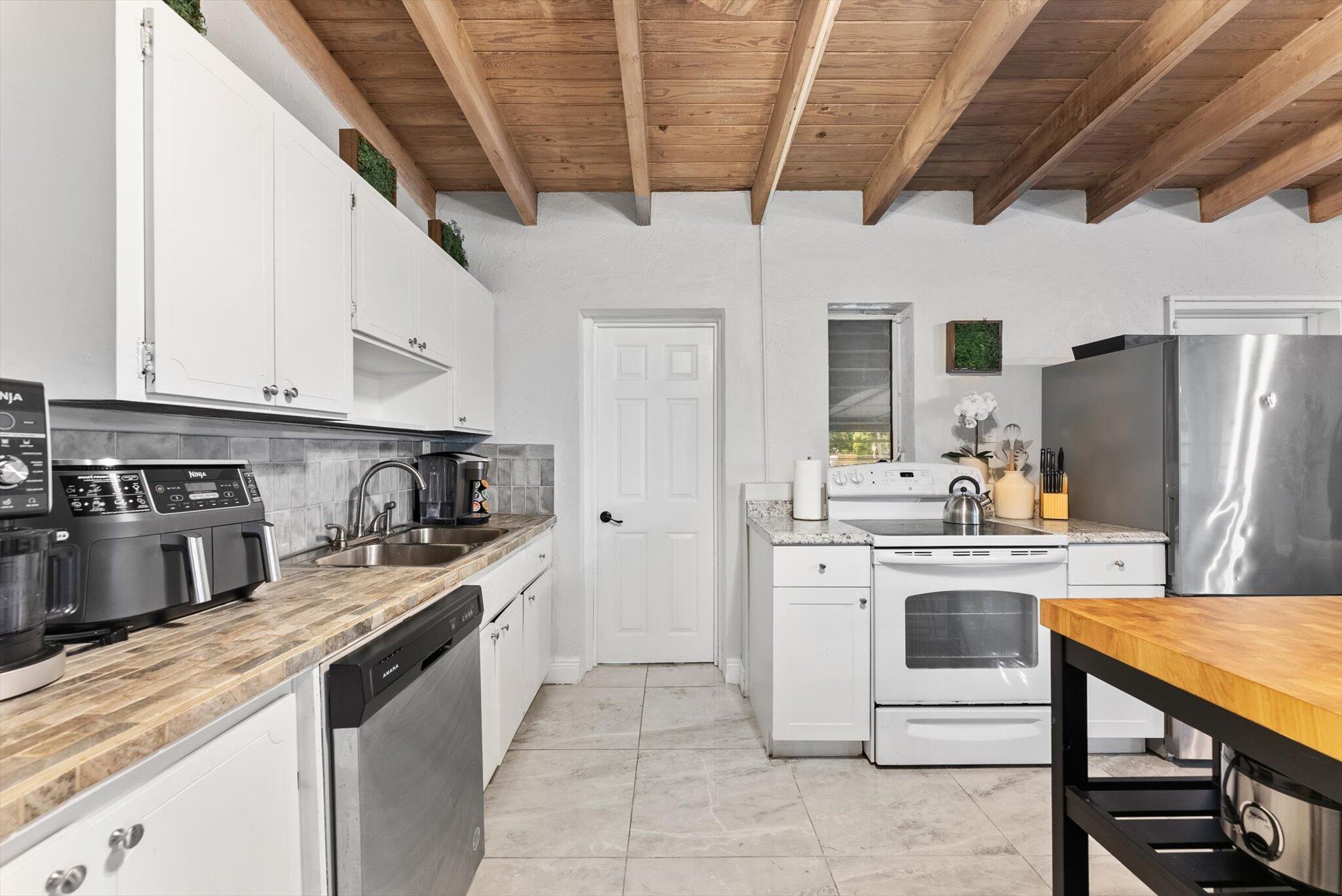 RIVERLAND VILLAGE SEC ONE - Residential Lease