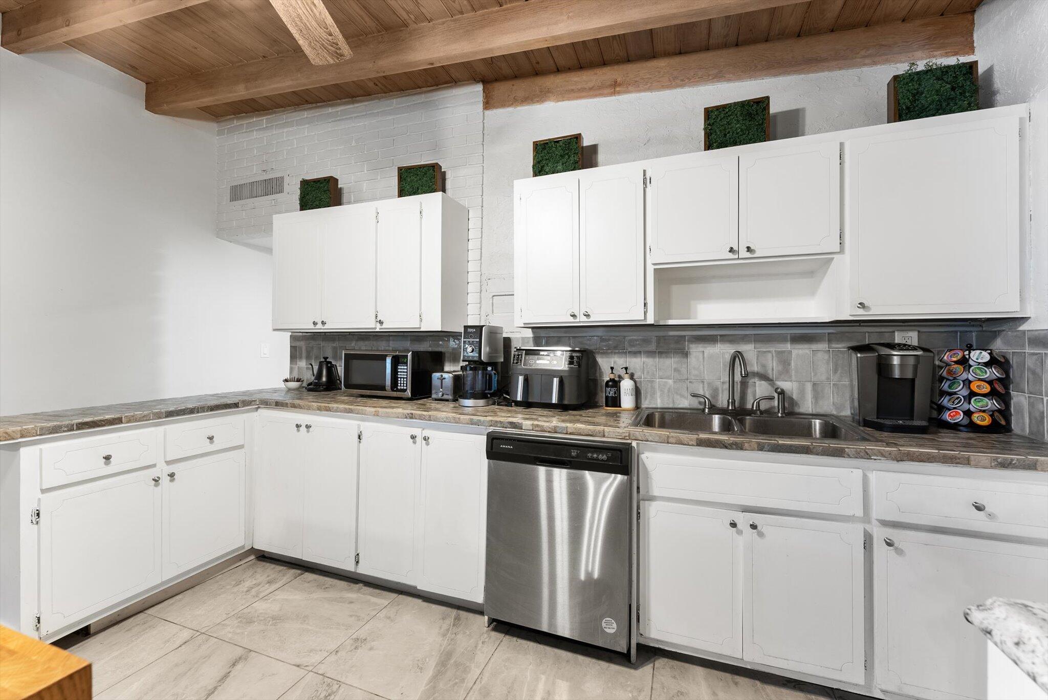 RIVERLAND VILLAGE SEC ONE - Residential Lease