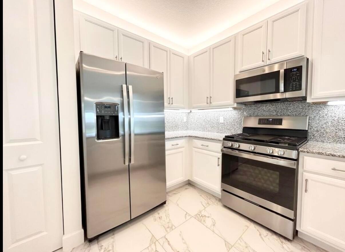 Valencia Grove - Residential Lease