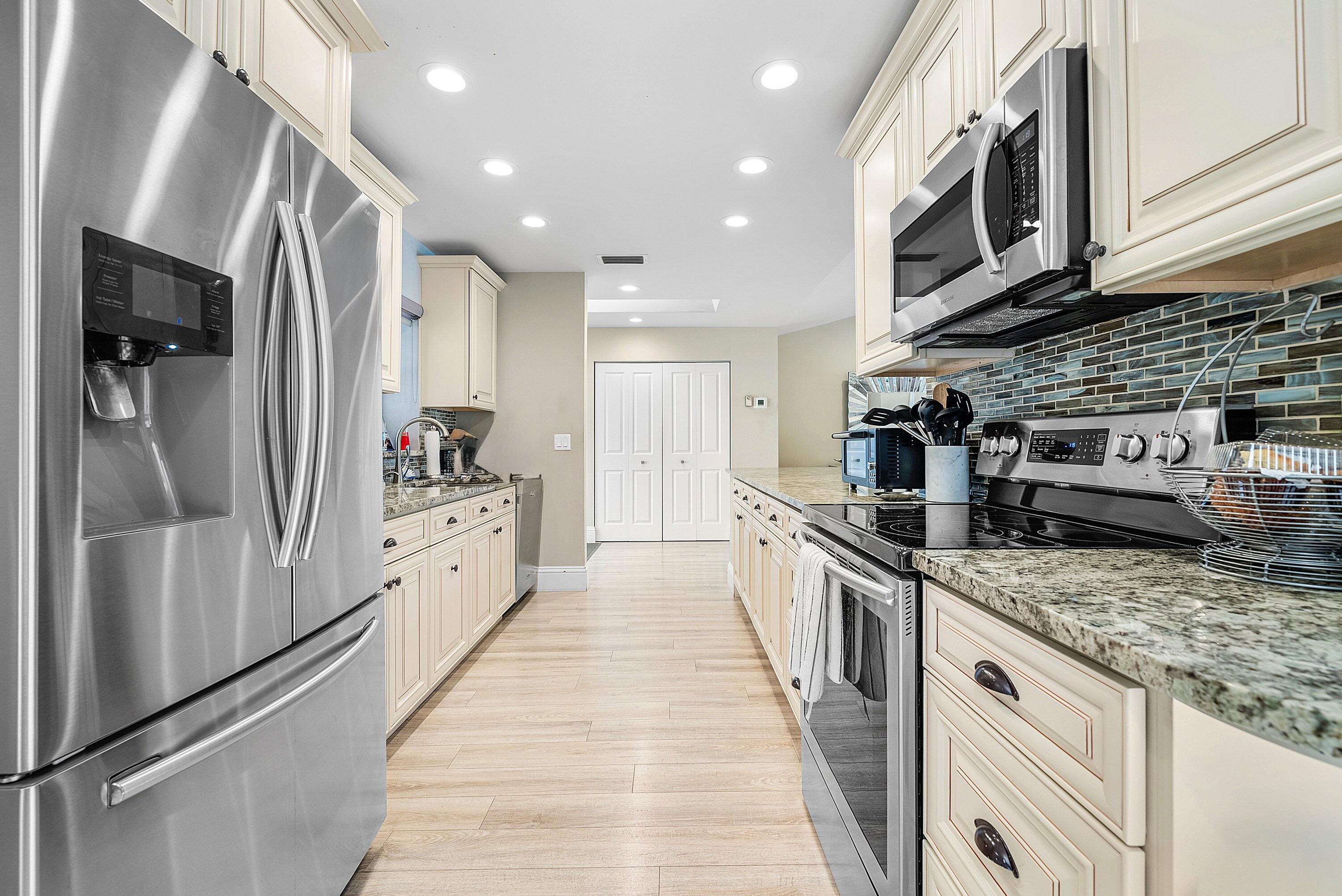 CAMBRIDGE I & II AT HUNTERS RUN CONDO - Residential