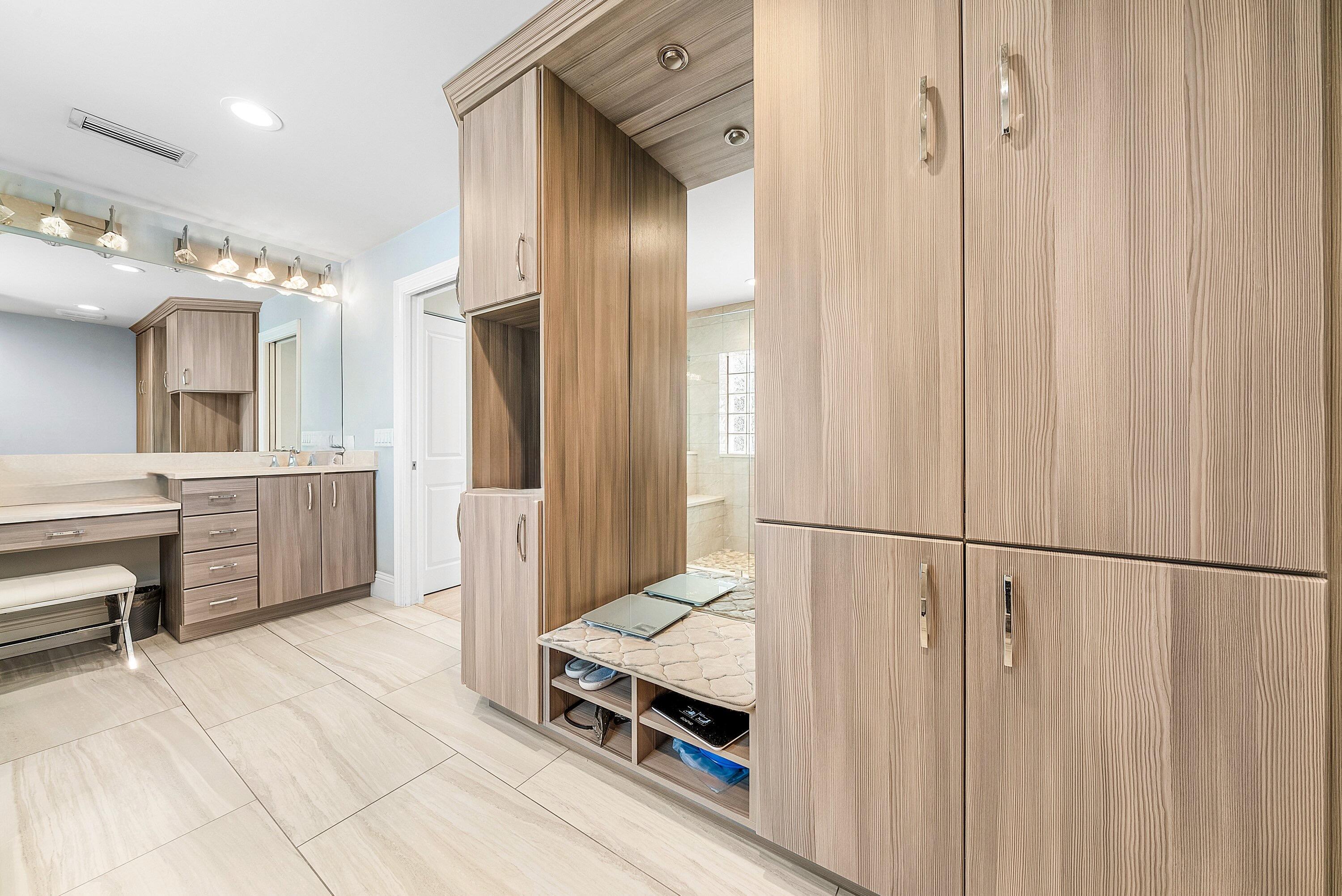 CAMBRIDGE I & II AT HUNTERS RUN CONDO - Residential