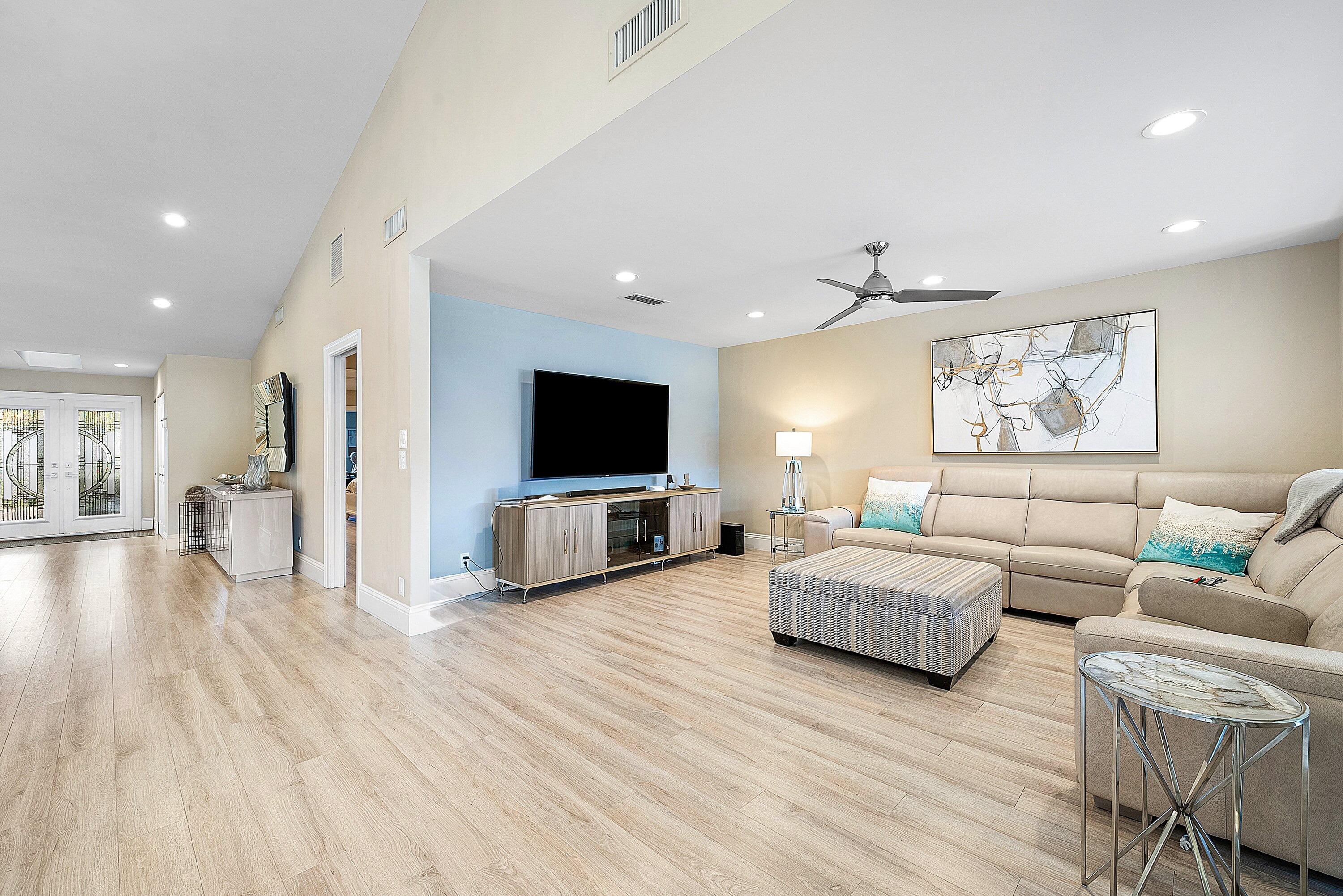 CAMBRIDGE I & II AT HUNTERS RUN CONDO - Residential