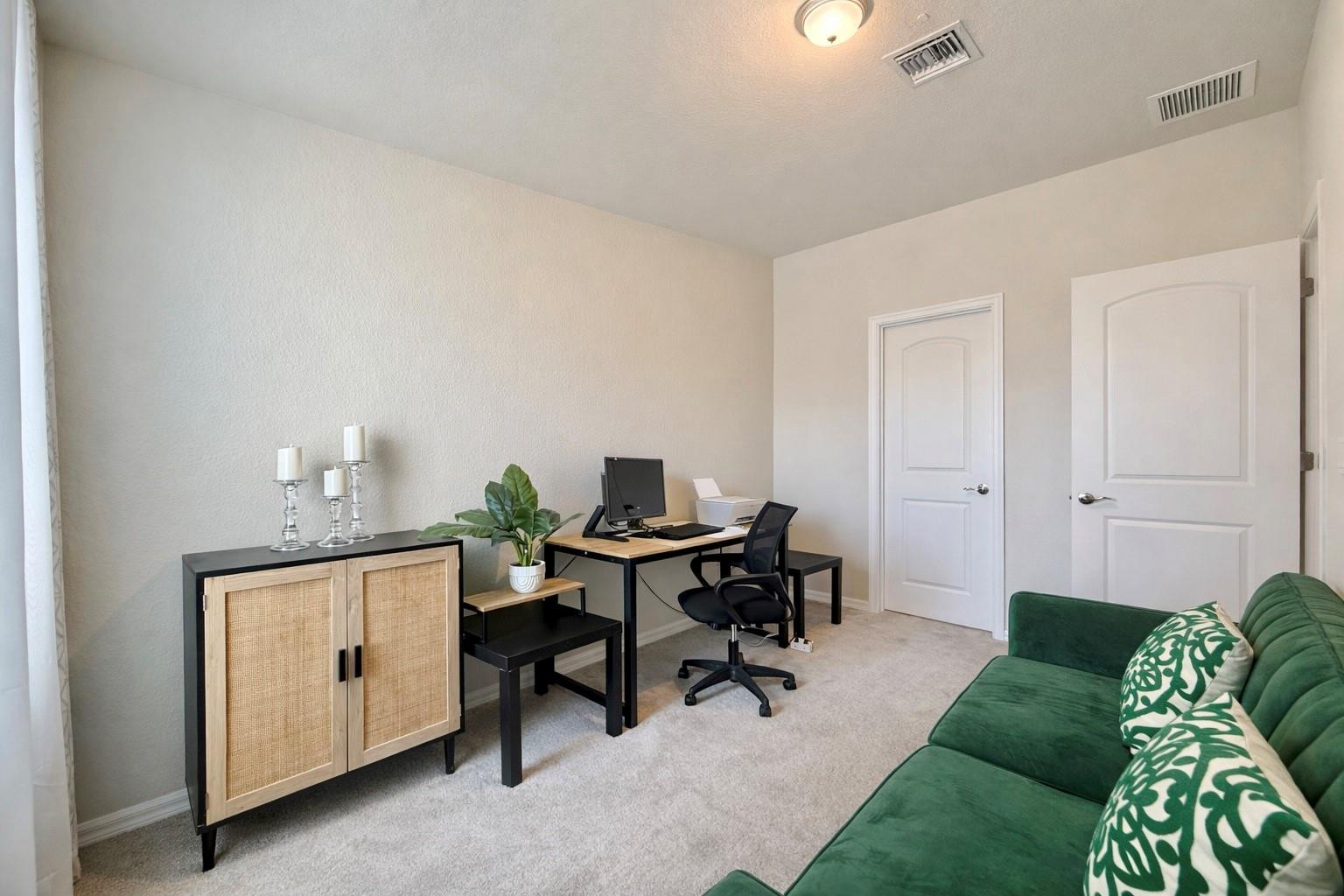 OAK TREE - Residential