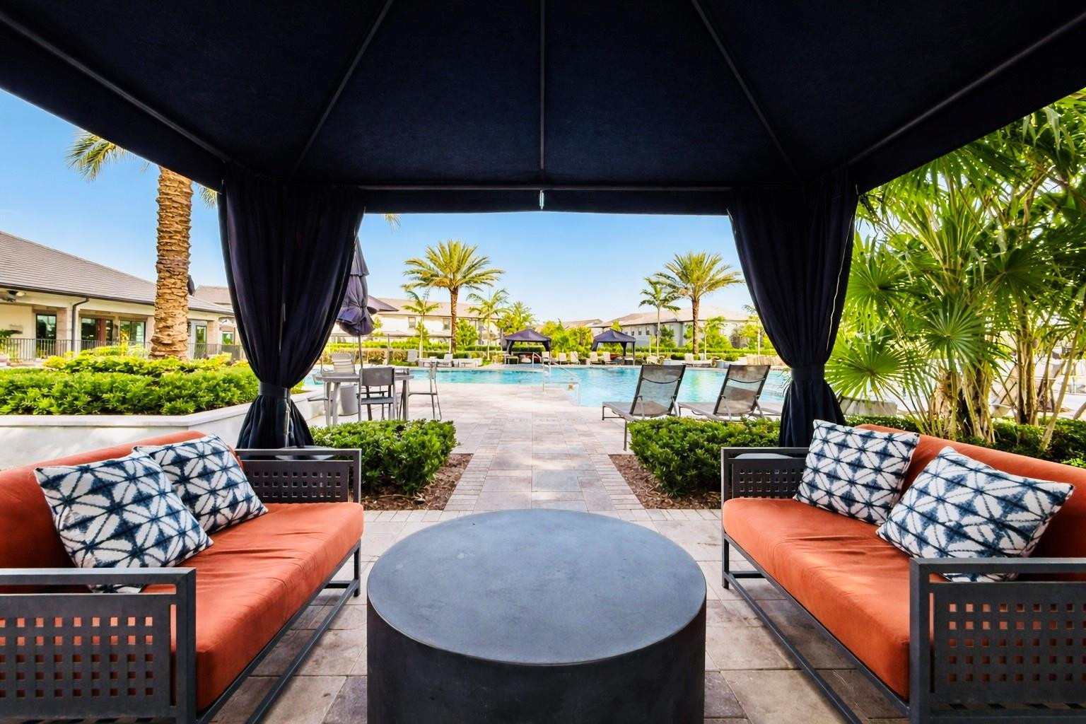 OAK TREE - Residential