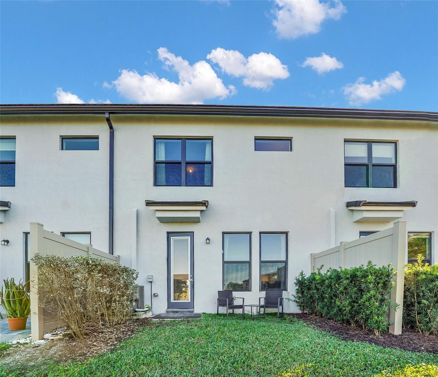 OAK TREE - Residential