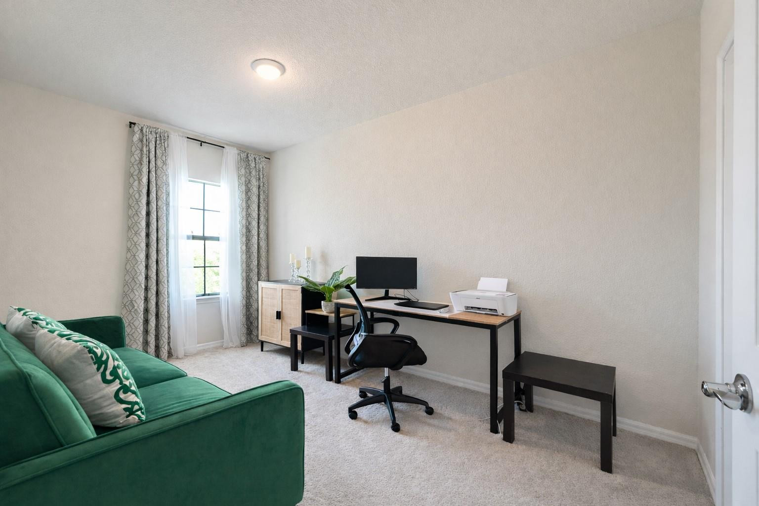 OAK TREE - Residential