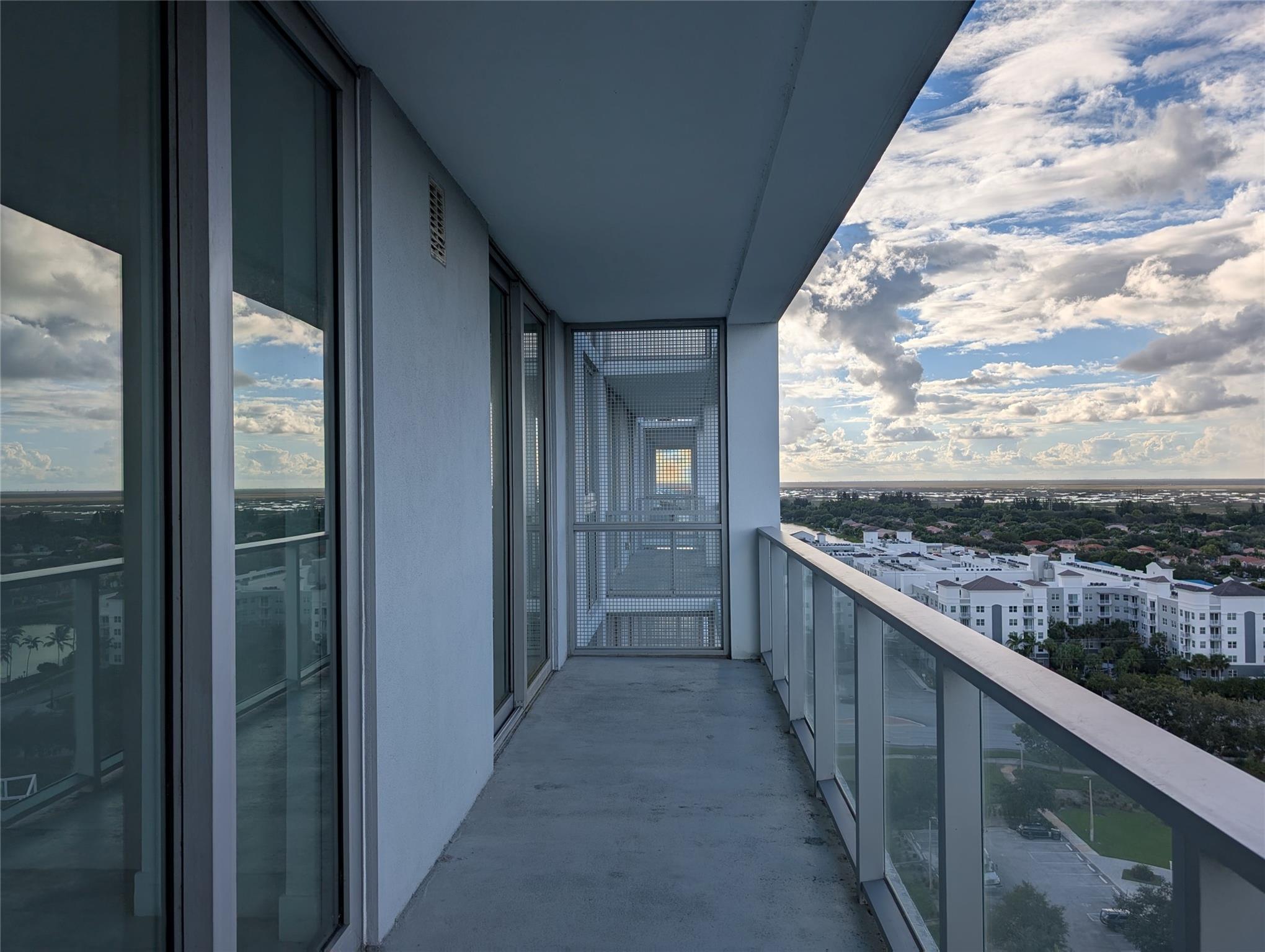 ONE METROPICA - Residential