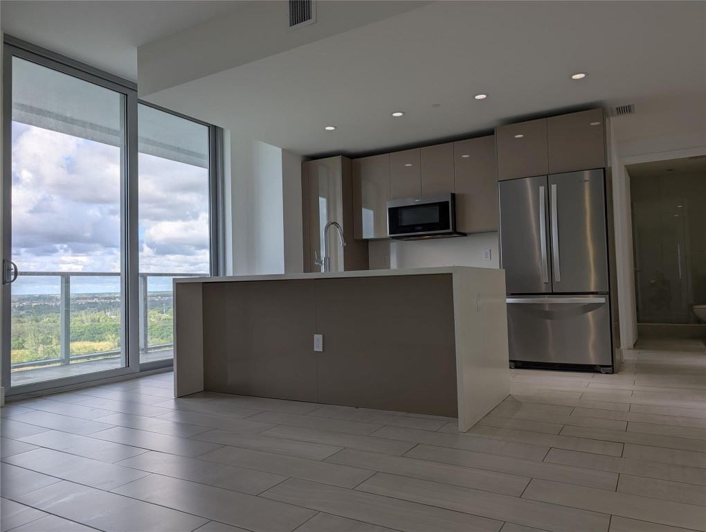 ONE METROPICA - Residential