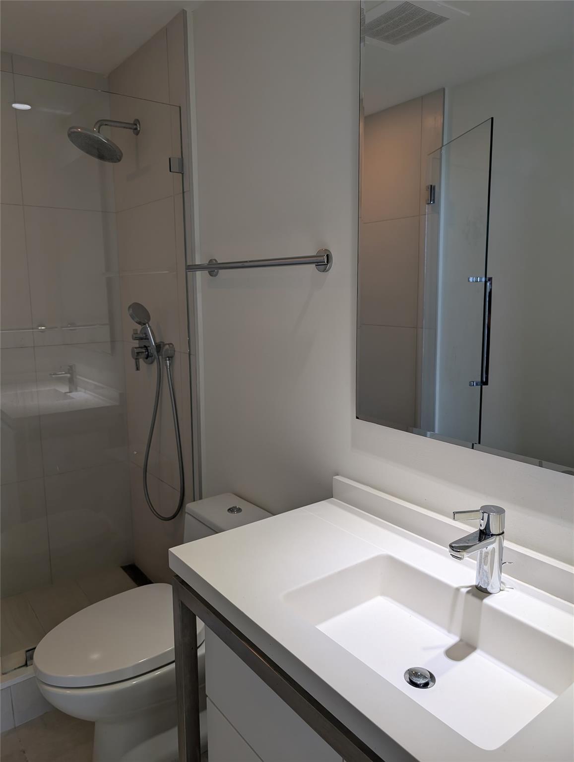 ONE METROPICA - Residential