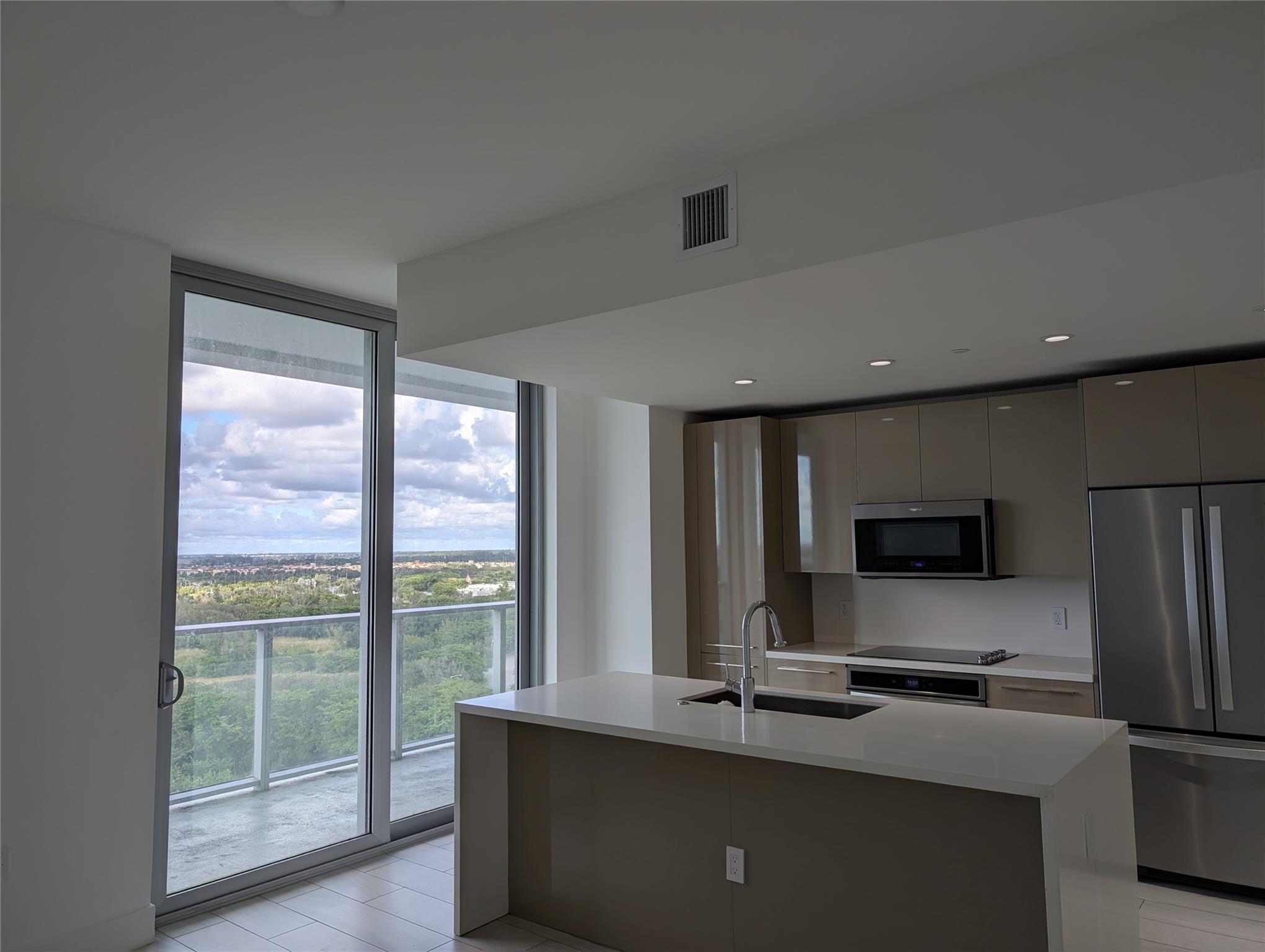 ONE METROPICA - Residential