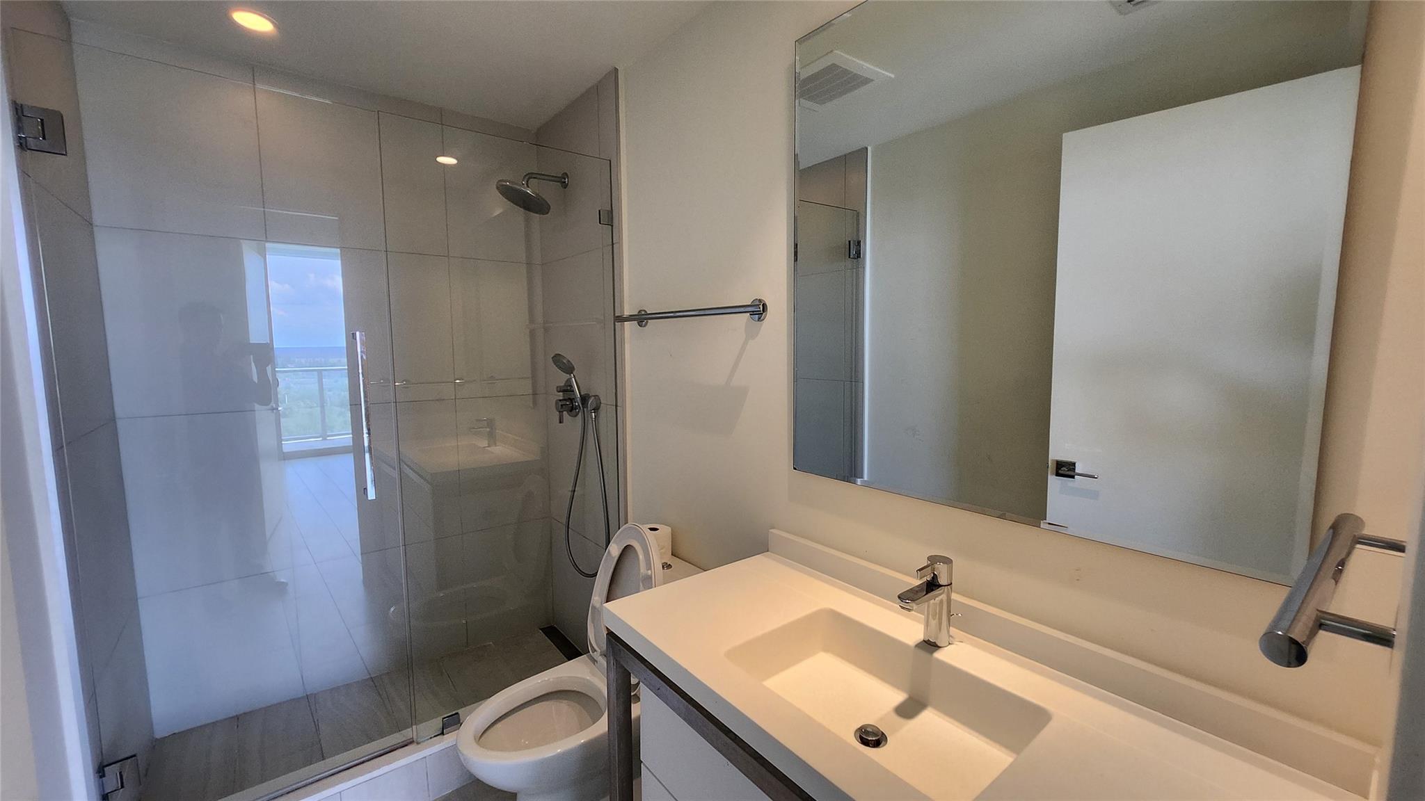 ONE METROPICA - Residential
