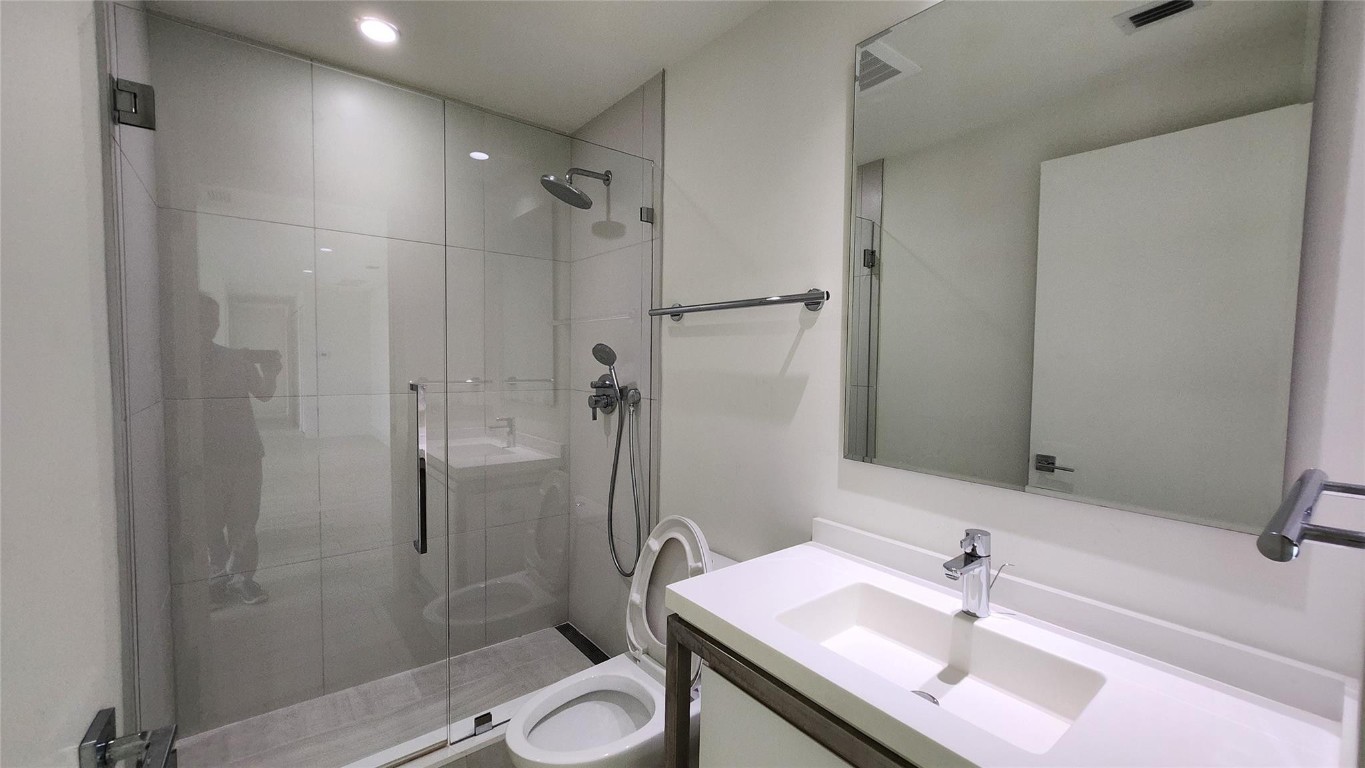 ONE METROPICA - Residential