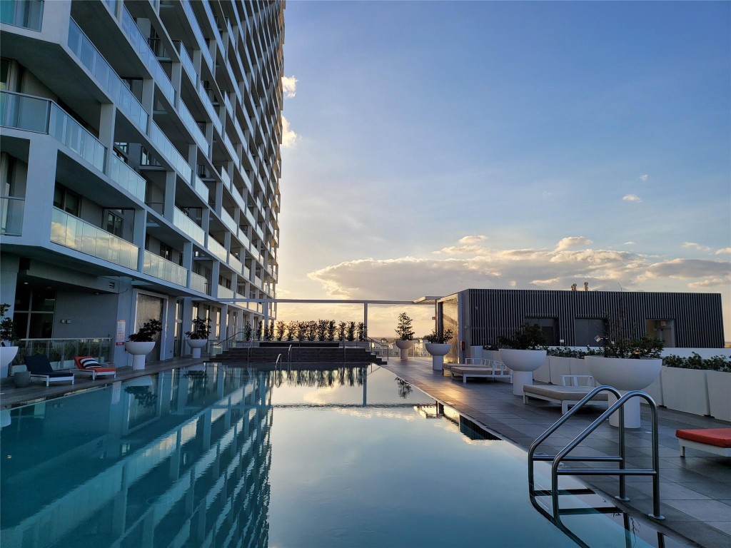ONE METROPICA - Residential