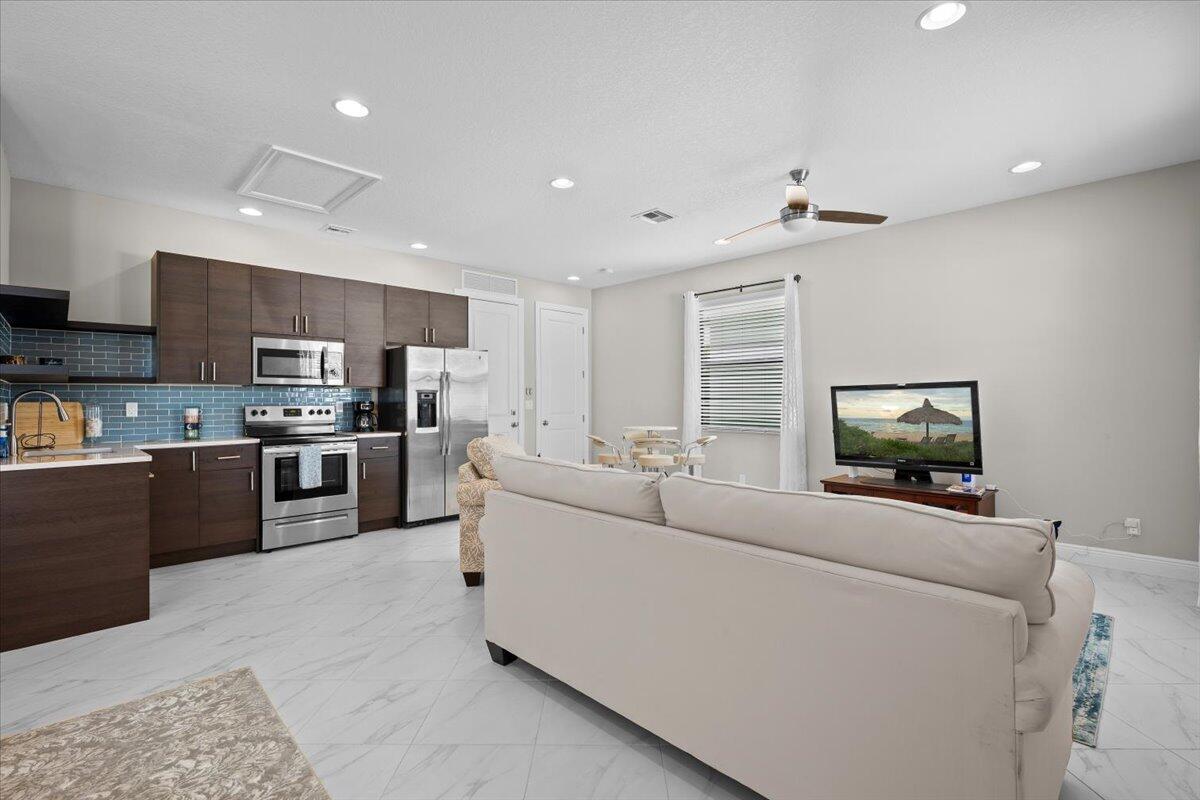 ALTON NEIGHBORHOOD 1 - Residential Lease