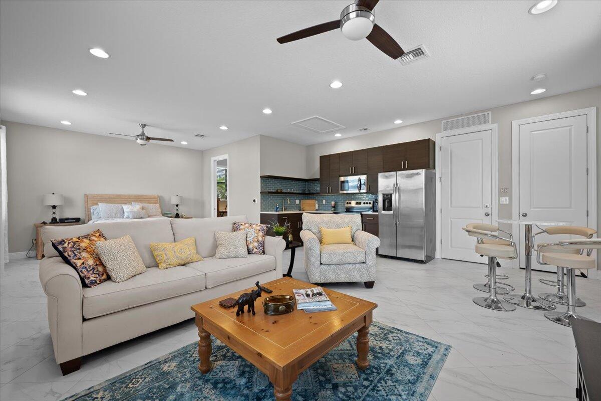 ALTON NEIGHBORHOOD 1 - Residential Lease