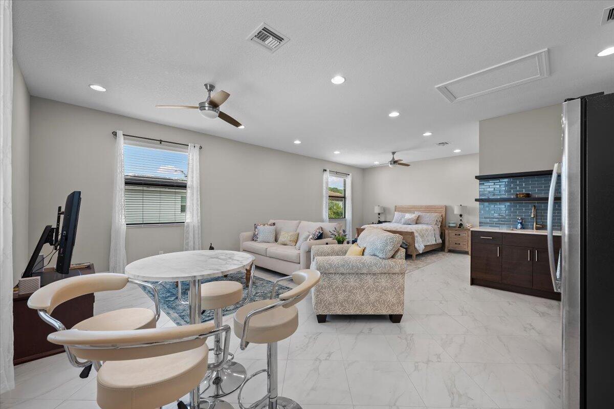 ALTON NEIGHBORHOOD 1 - Residential Lease