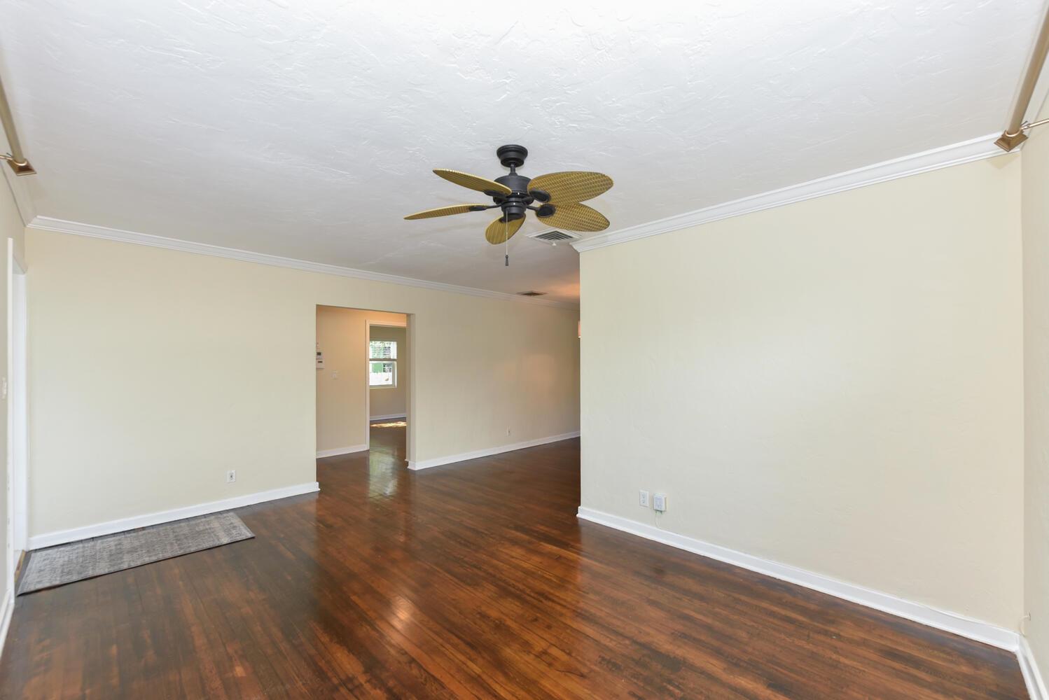 View photos, virtual tours, details... 340 Russlyn Drive