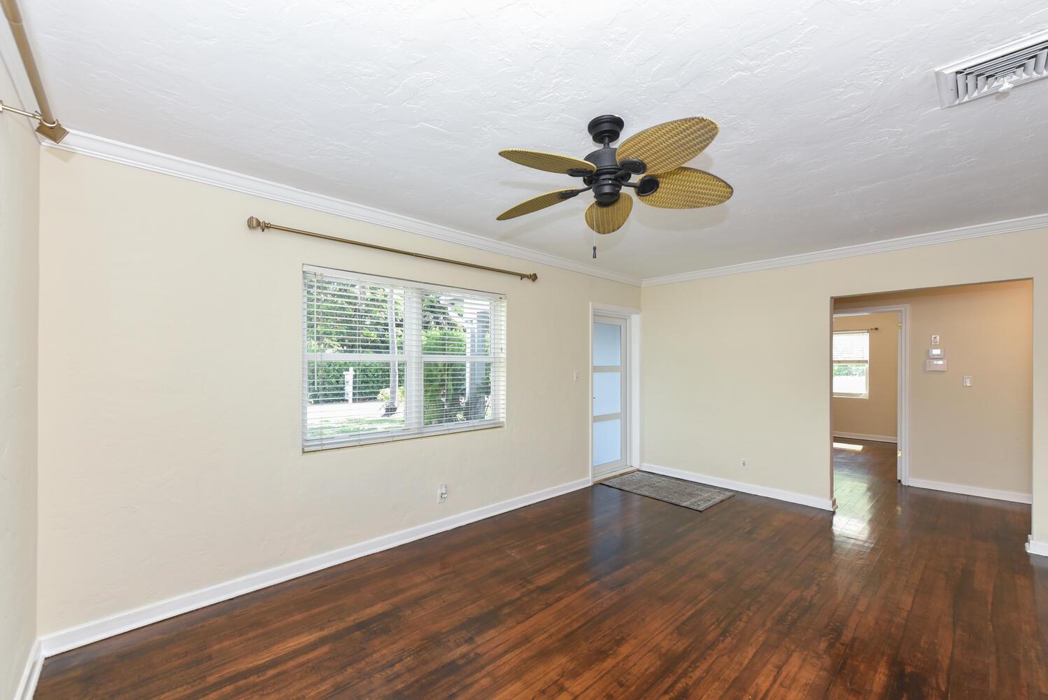 View photos, virtual tours, details... 340 Russlyn Drive