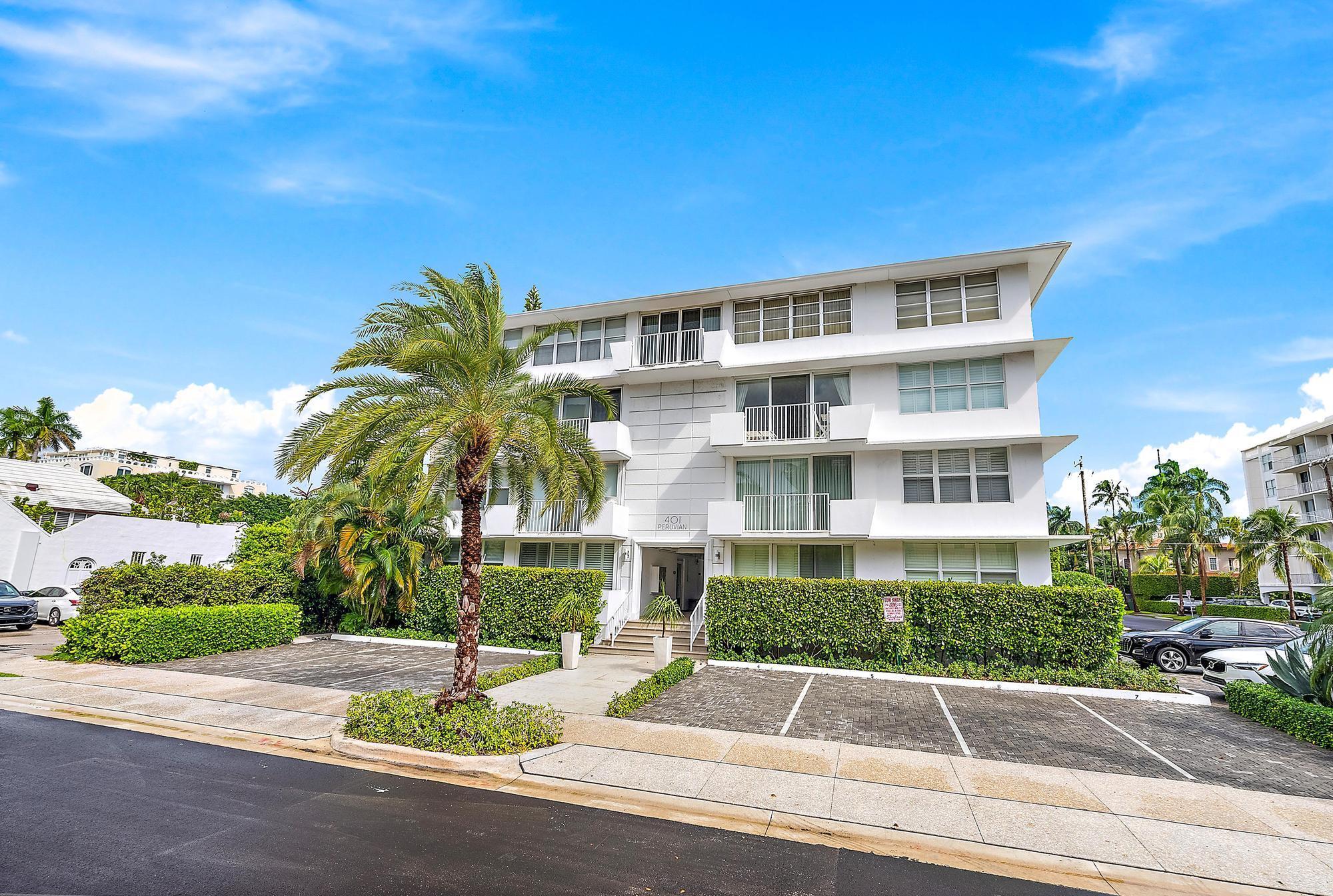 ''Palm Beach Chic'' 1-bedroom pied-a-terre just off of Worth Avenue. Designer appointed furnishings and a large balcony for entertaining or relaxing. Boutique in-town building with a pool. Ready and available for the 2025-26 season.