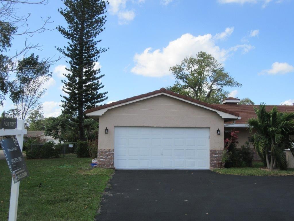 Photo of 4100 NW 110th Ave S, Coral Springs, FL 33065 (MLS # F10380451)