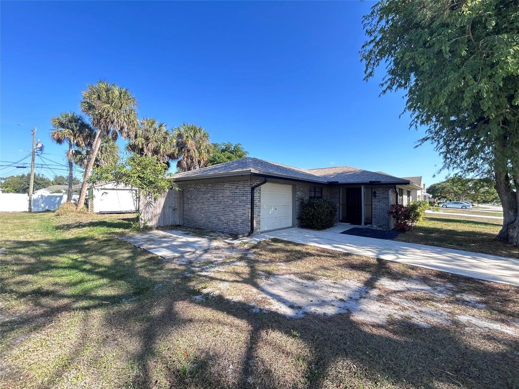 Photo of 1313 SW Bellevue Avenue, Port Saint Lucie, FL 34953 (MLS # F10542939)