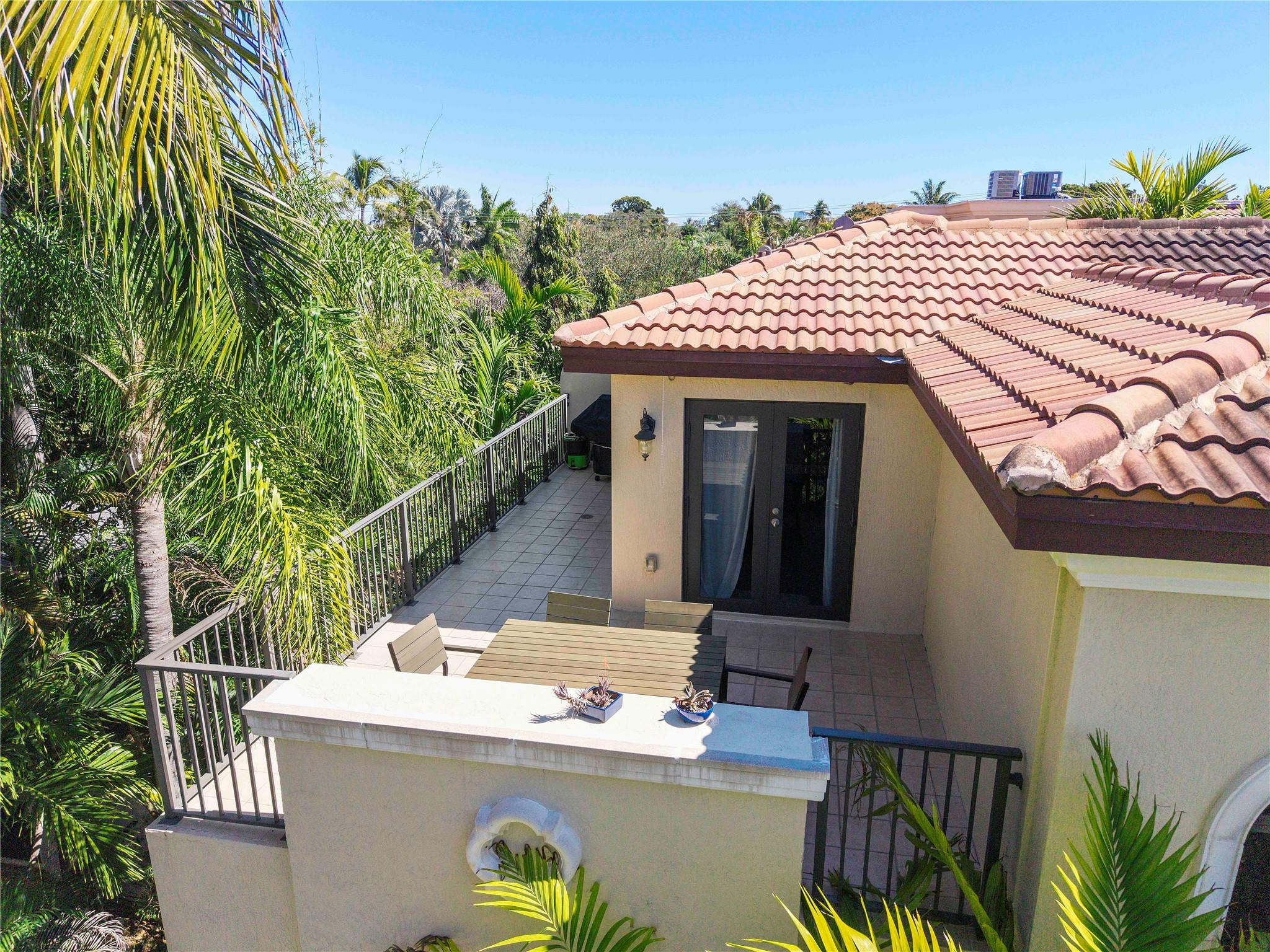 Courtyard Townhomes - Residential