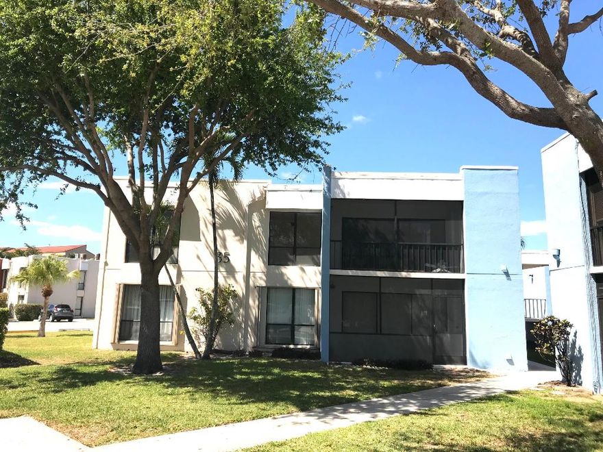 SUNNY,SPACIOUS & CLEAN UNIT ON 2nd FLOOR 2BE/2BA*FRESH PAINT*OPEN KITCHEN*ALL NEW SS APPLIANCES*NEW PERGO FLOOR IN LIVING AREA & BOTH BEDROOMS*LOTS OF CLOSETS*SCREENED & COVERED PATIO*WATER & BASIC CABLE INCLUDED IN RENT*WASHER/DRYER*SMALL PET UNDER 20 LBS IS OK*CLOSE TO DOWNTOWN & BEACH*SHOWS VERY NICE!