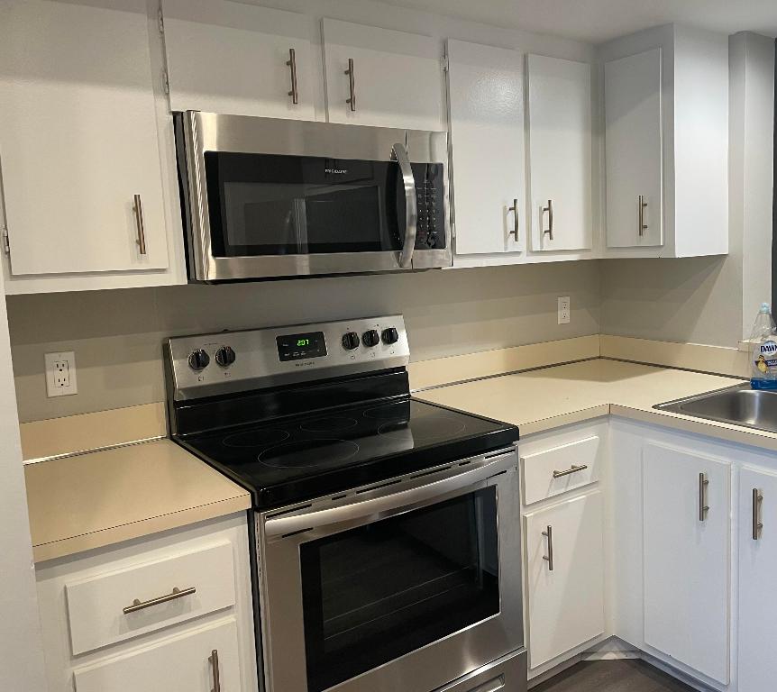 VILLAGES OF ORIOLE ABBEY CONDO - Residential Lease