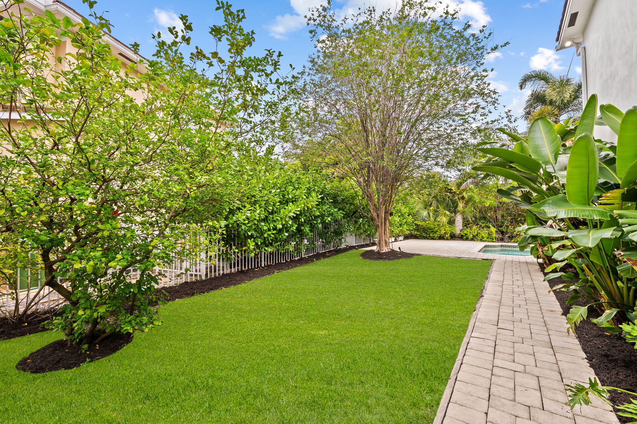 RIVER OAKS - Residential