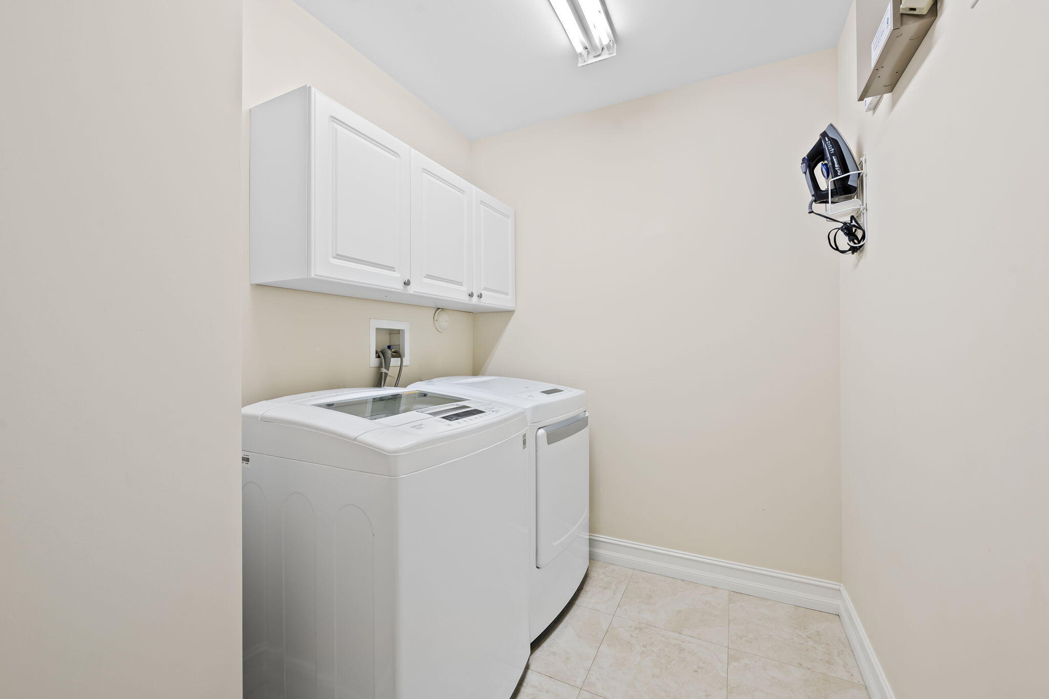 RIVER OAKS - Residential