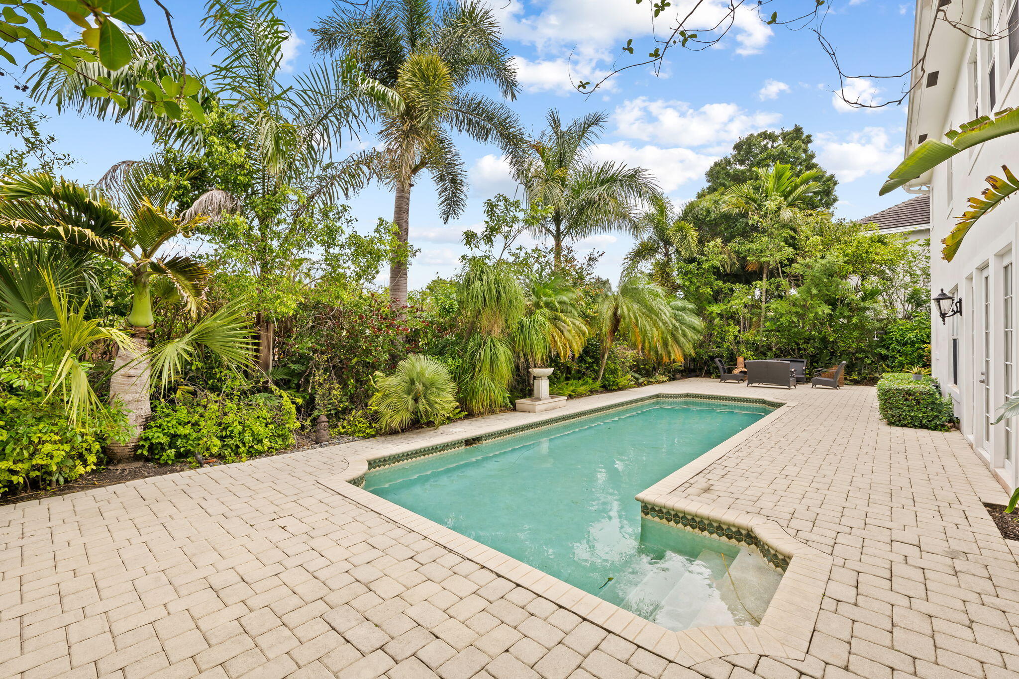 RIVER OAKS - Residential