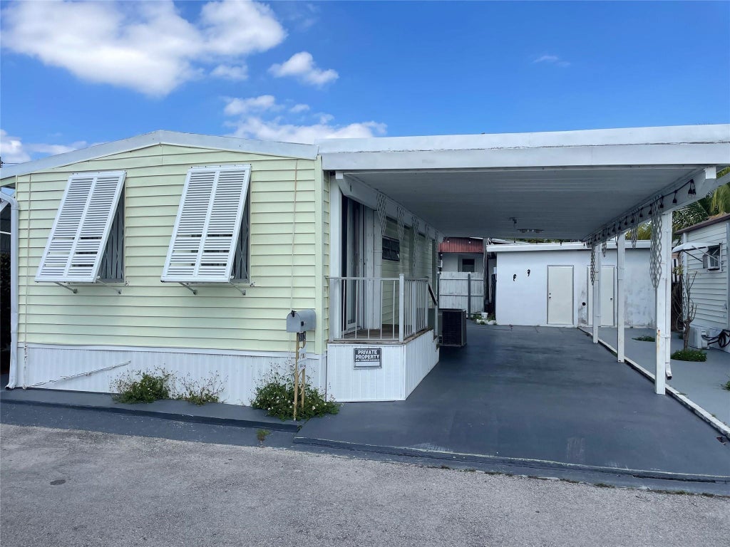 Photo of 812 SW 1ST Court, Hallandale Beach, FL 33009 (MLS # B26074172)