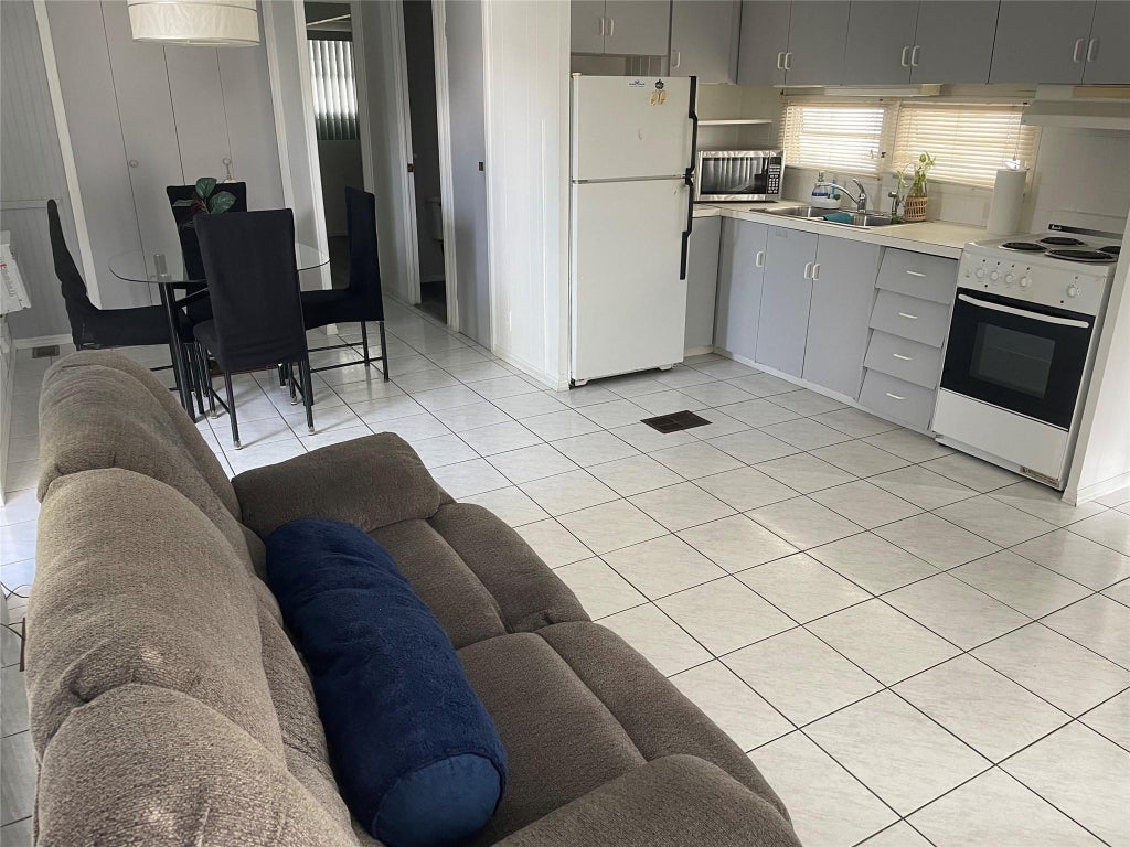 Photo of 812 SW 1ST Court, Hallandale Beach, FL 33009 (MLS # B26074172)