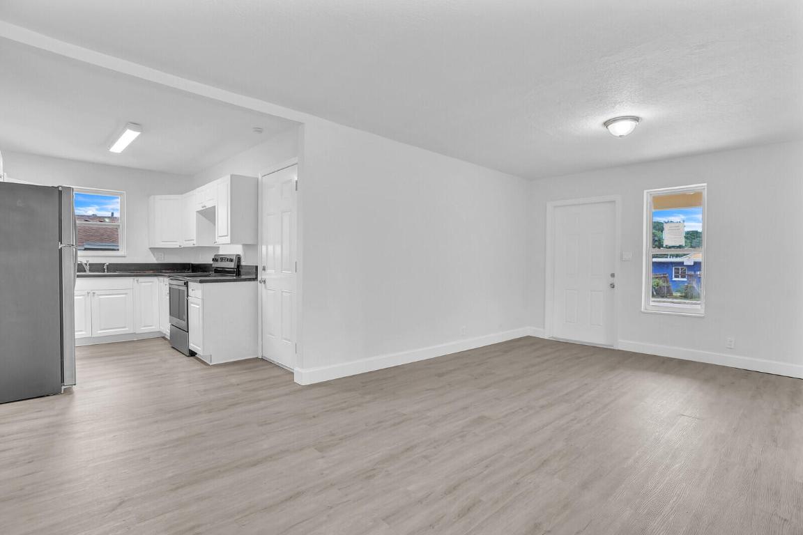 4301 Pinewood Avenue