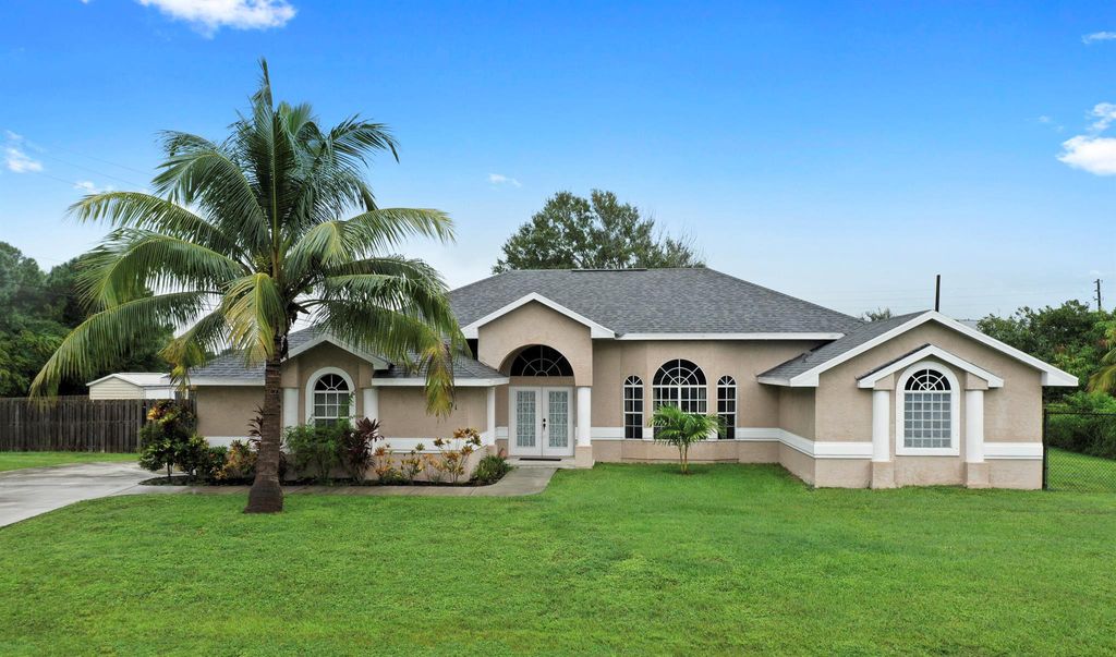 Photo of 101 SW Hawthorne Circle, Port Saint Lucie, FL 34953 (MLS # R11027543)