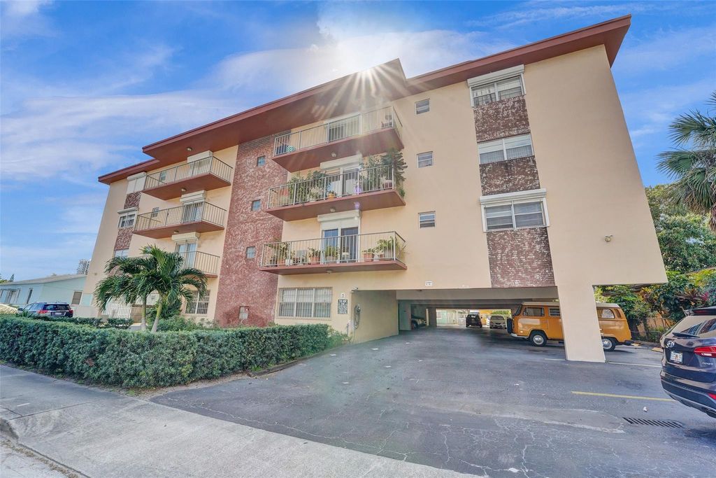 Photo of 2010 Fillmore St #202, Hollywood, FL 33020 (MLS # F10532130)