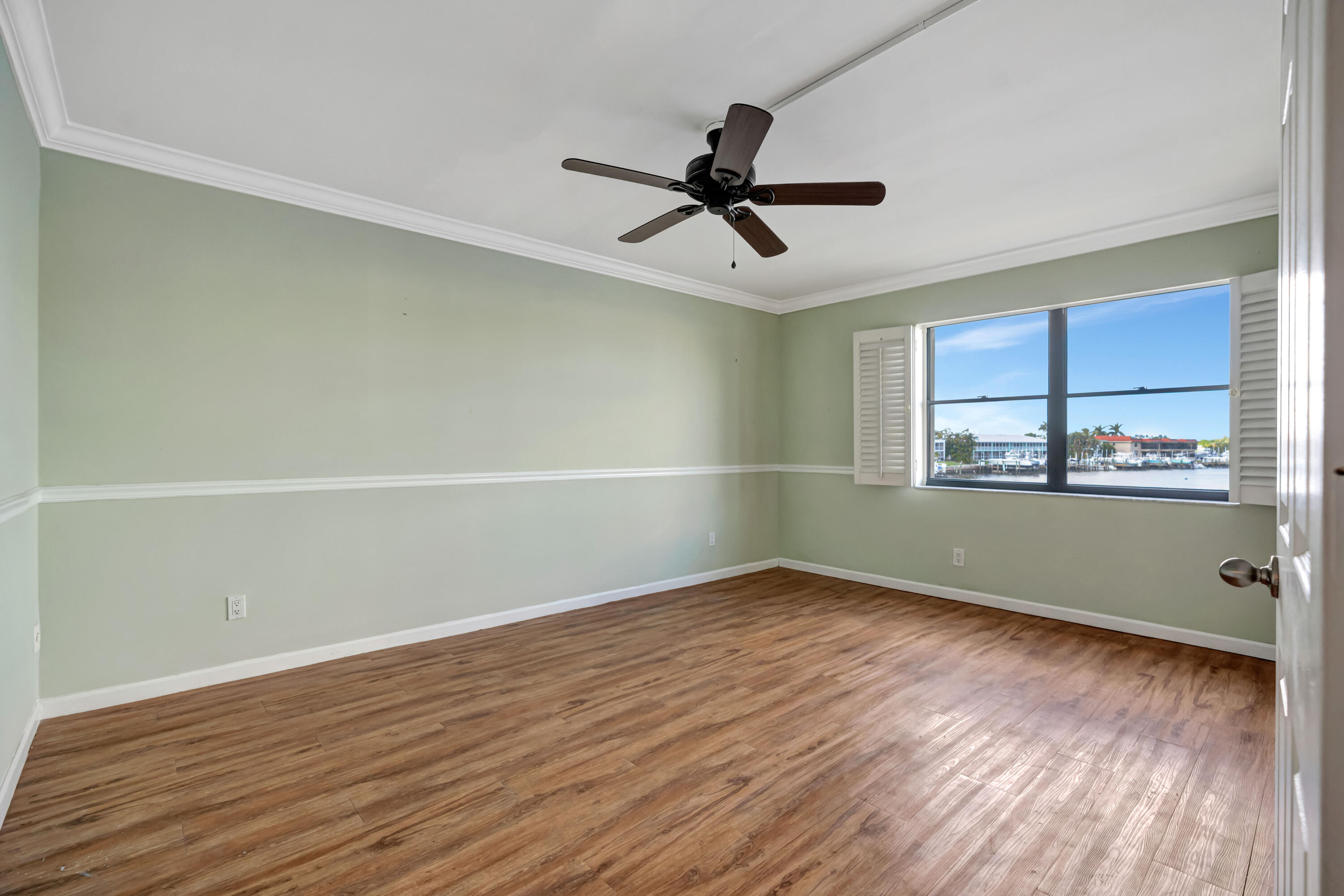 NORTHLAKE CONDO - Residential