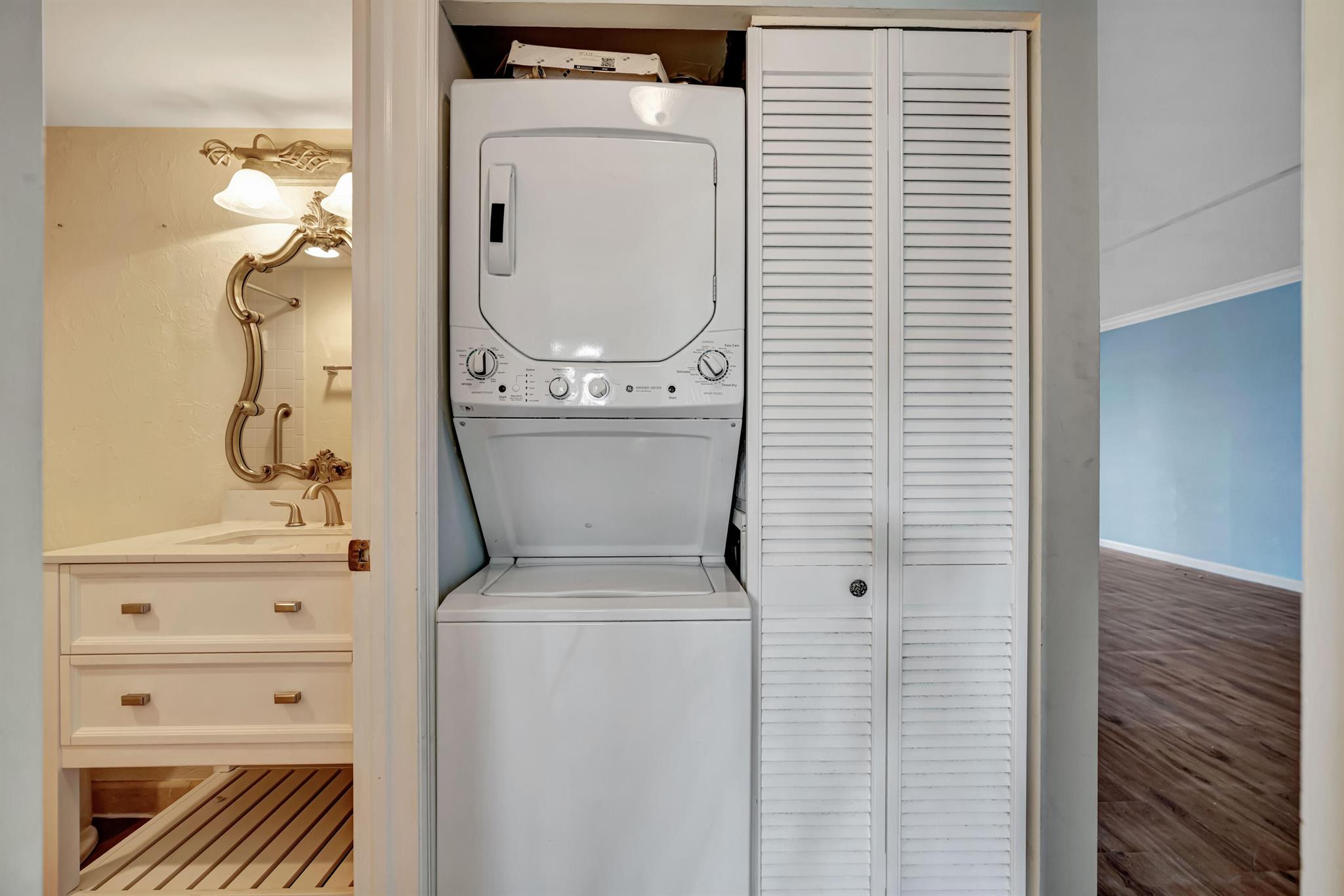 NORTHLAKE CONDO - Residential