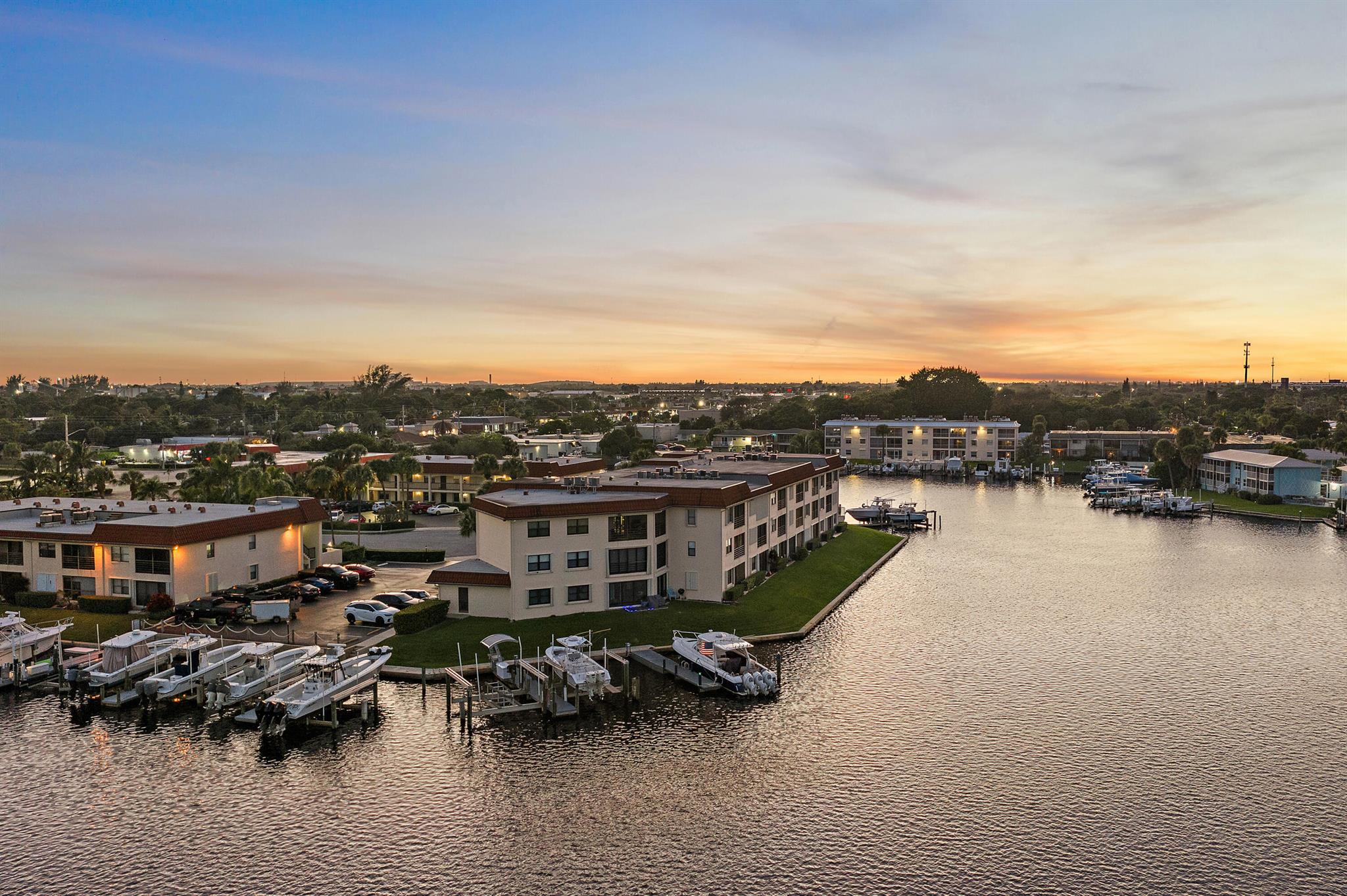 NORTHLAKE CONDO - Residential