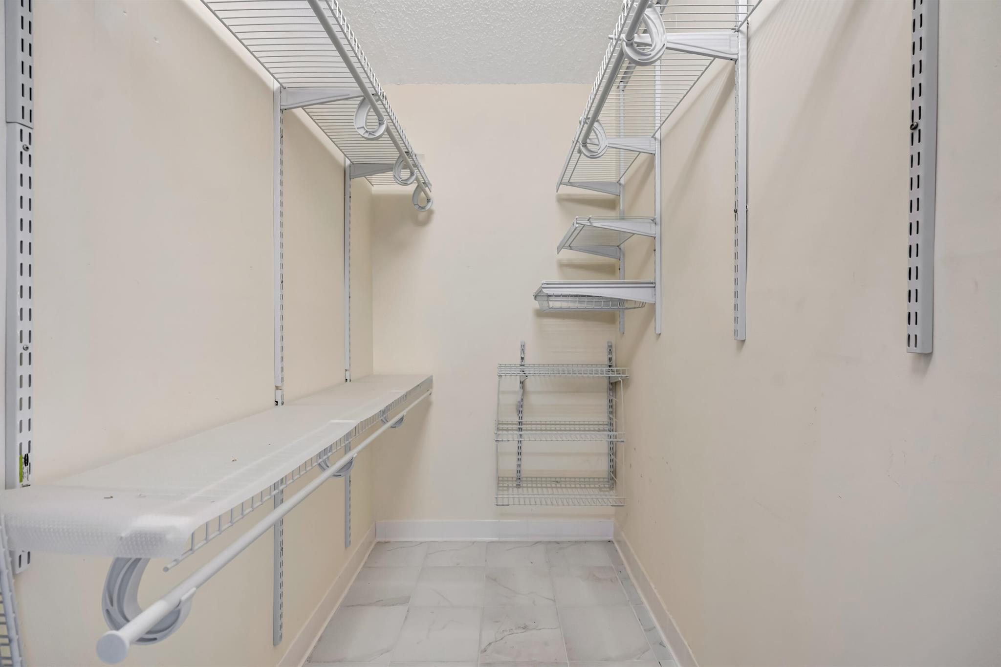 NORTHLAKE CONDO - Residential