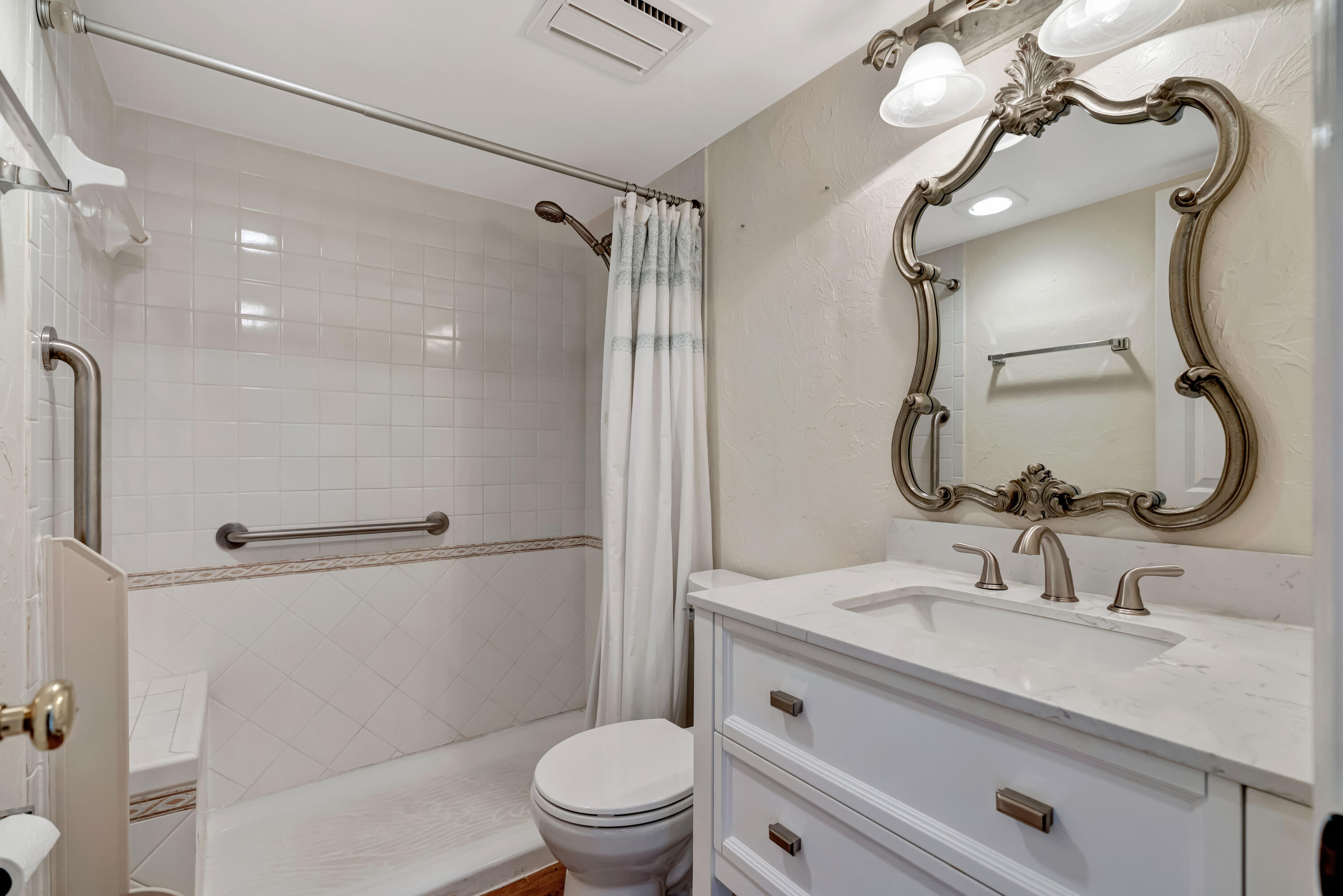 NORTHLAKE CONDO - Residential