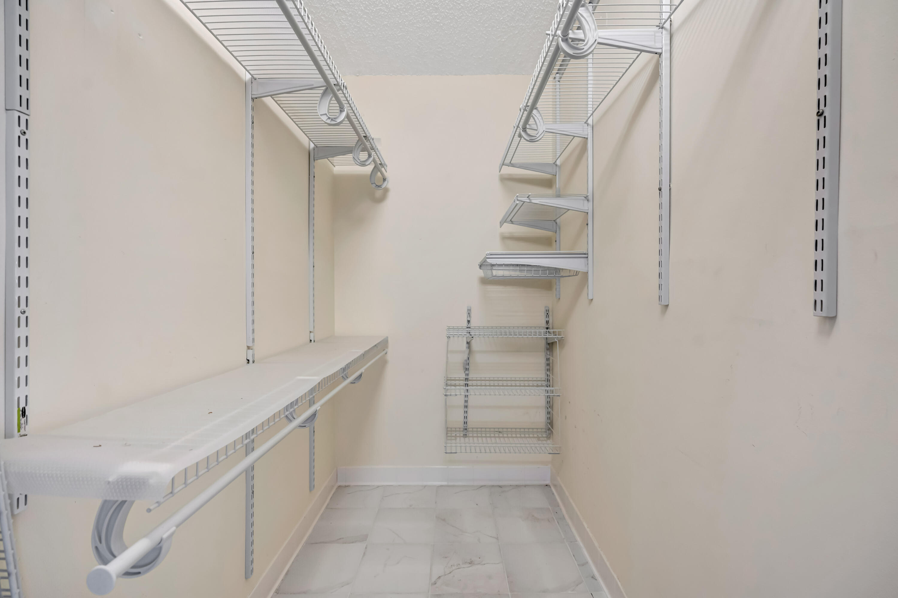 NORTHLAKE CONDO - Residential