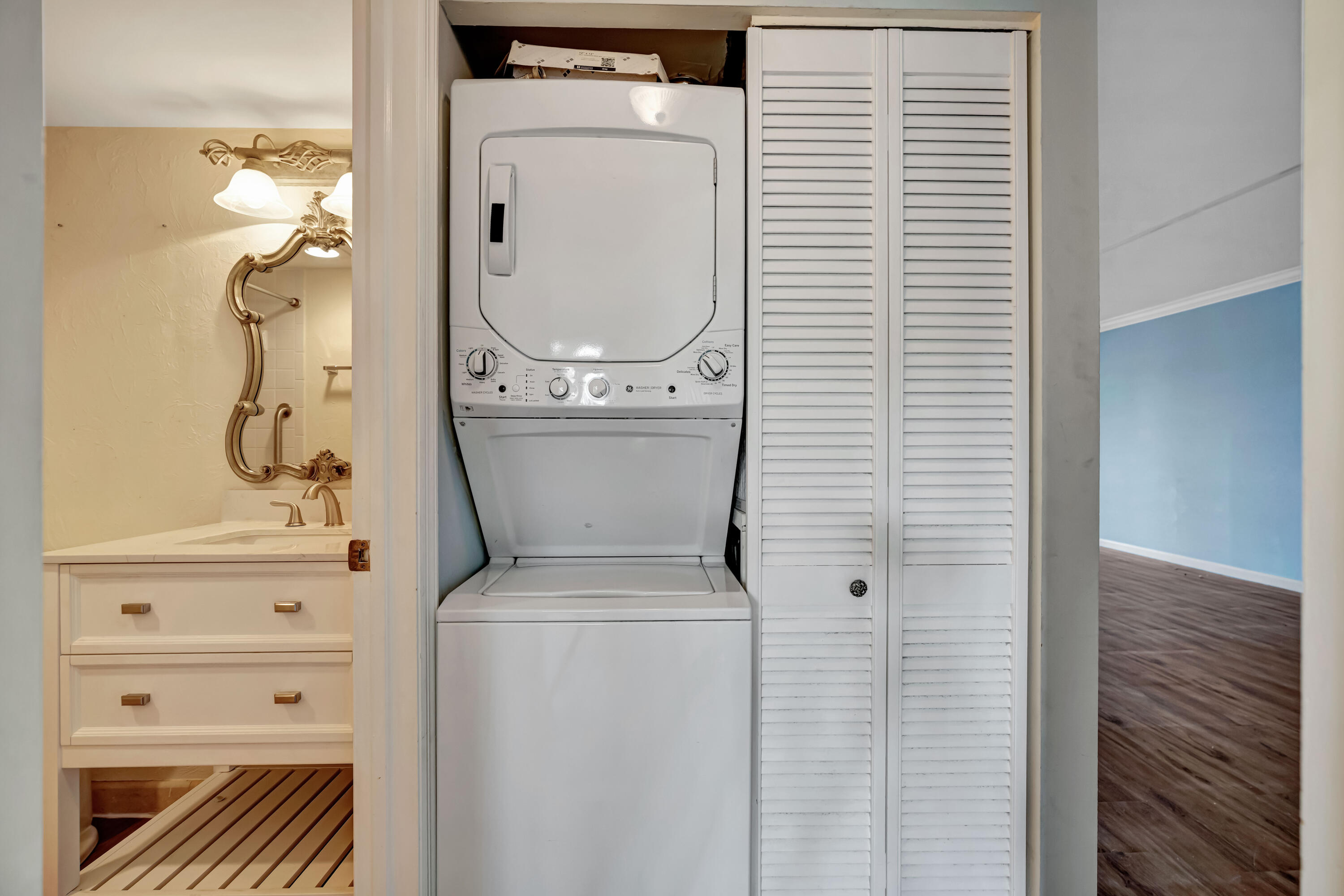 NORTHLAKE CONDO - Residential