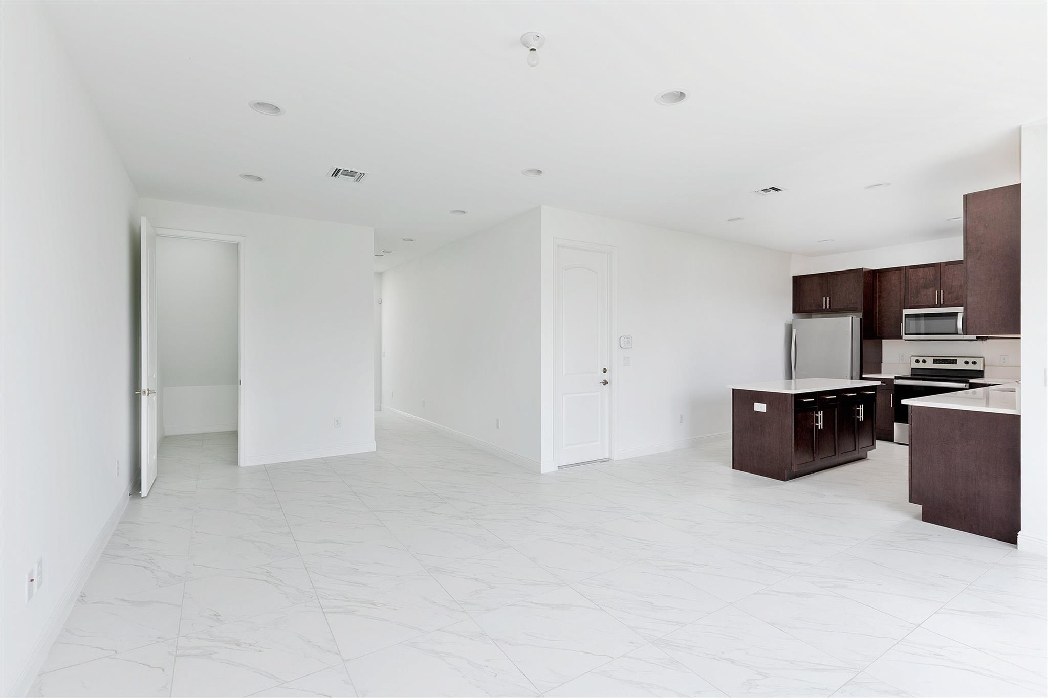 IN THE PINES - Residential Lease